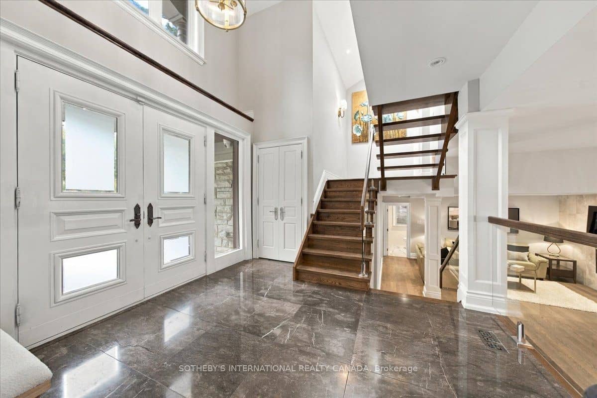 520 Arrowhead Road, Mississauga, ON L5H 1V6
