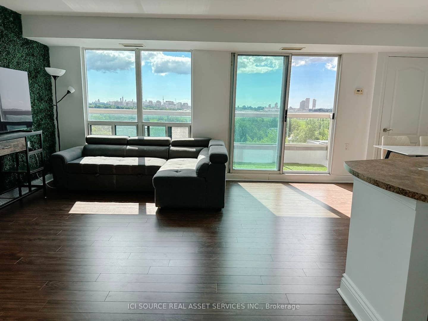 935 Sheppard Avenue W 901, Toronto, ON M3H 2T7