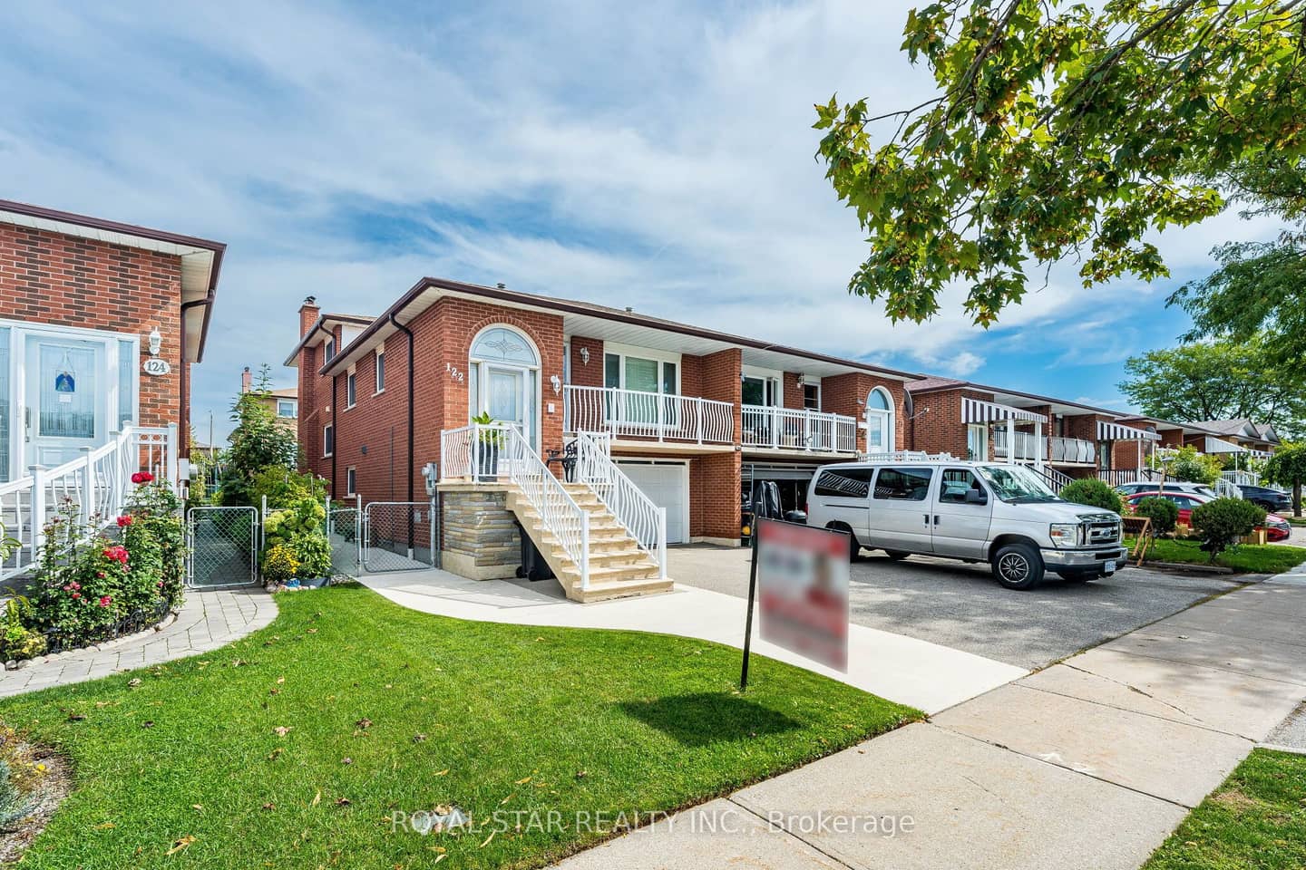 122 Sawmill Road, Toronto, ON M3L 2K4