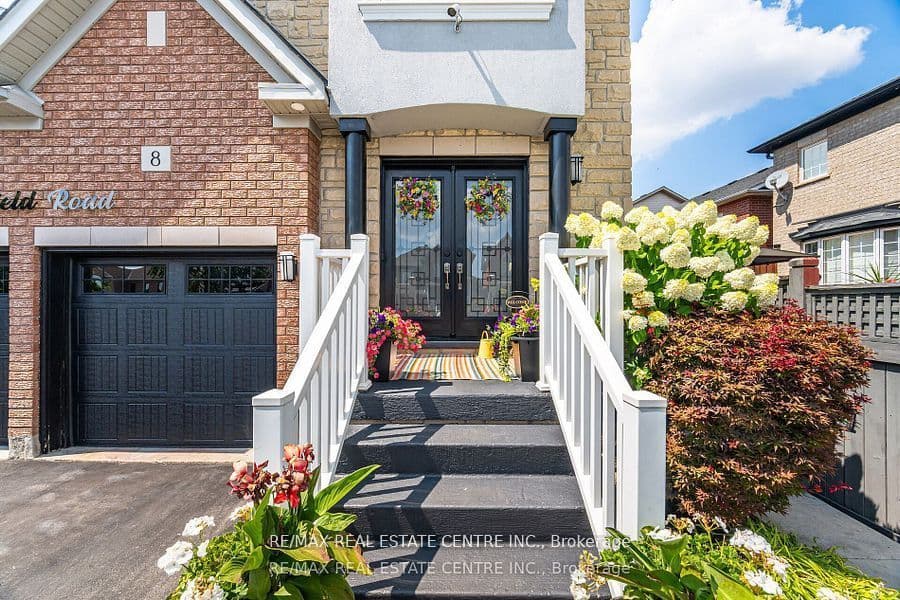 8 Duffield Road, Brampton, ON L7A 2P4