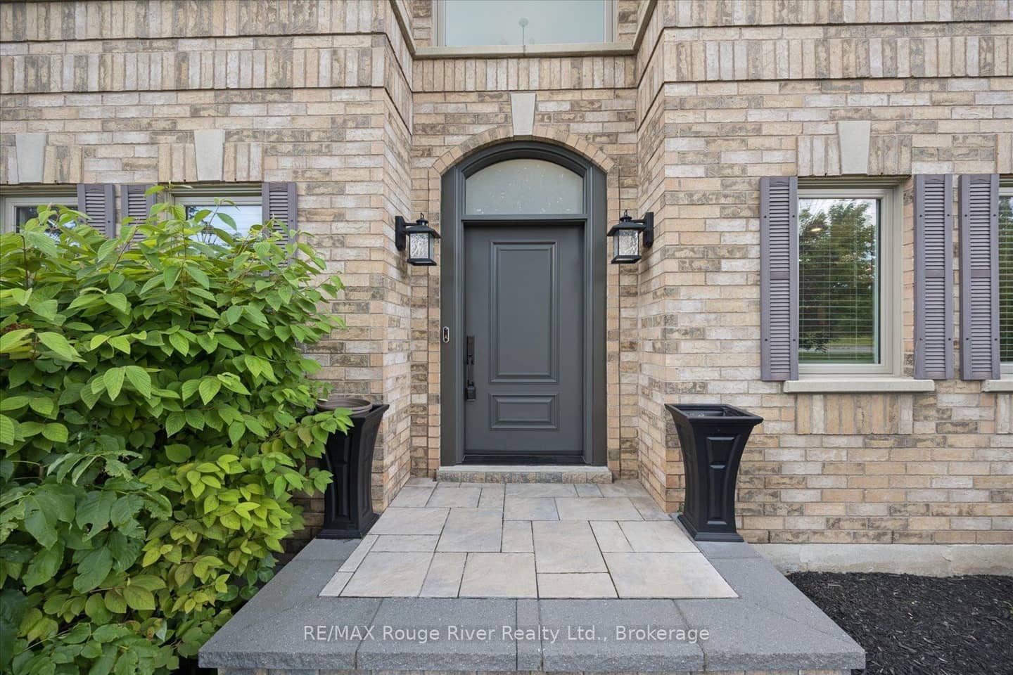 10 Windbreak Crescent, Whitby, ON L1P 1P8