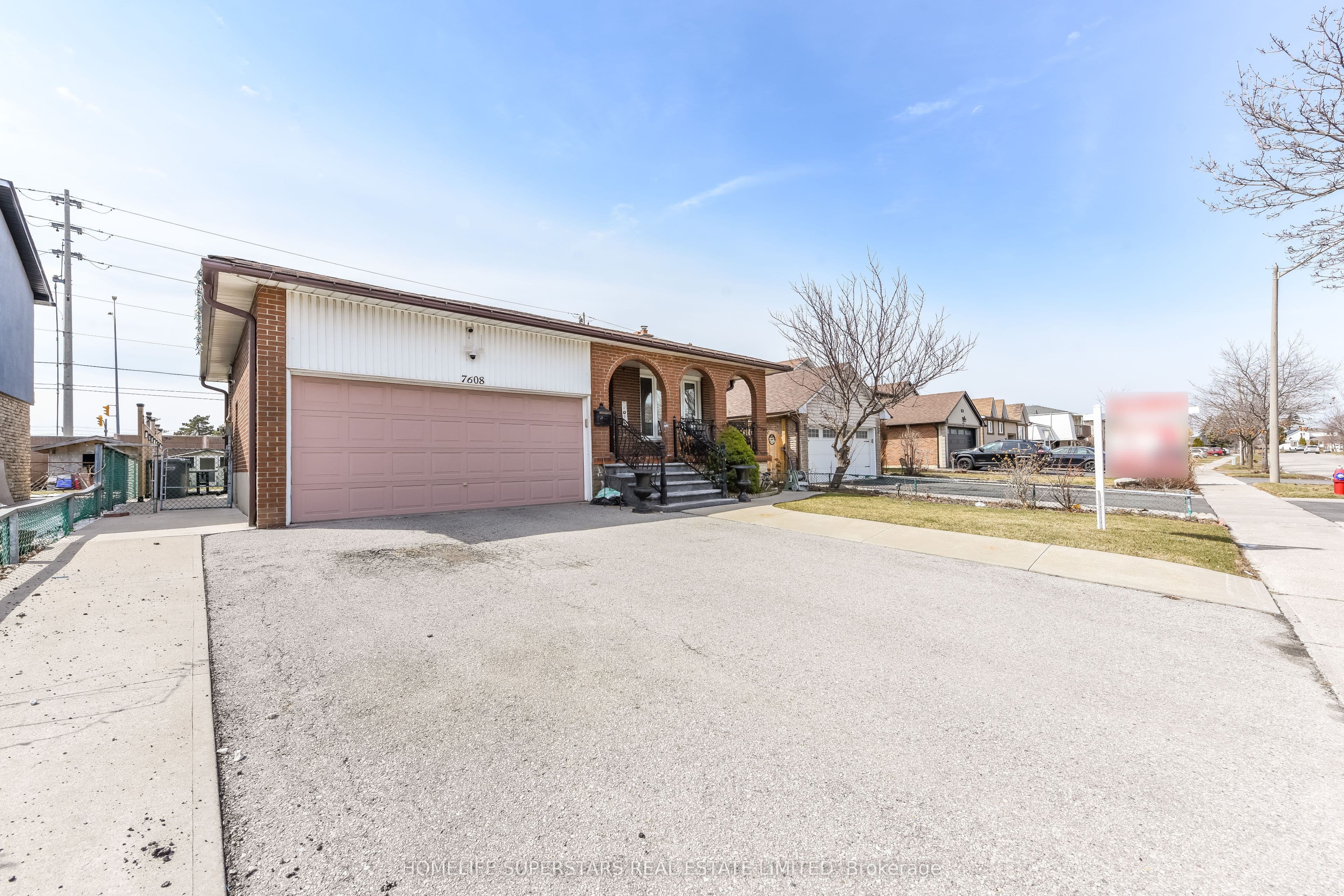 7608 Benavon Road, Mississauga, ON L4T 3G3