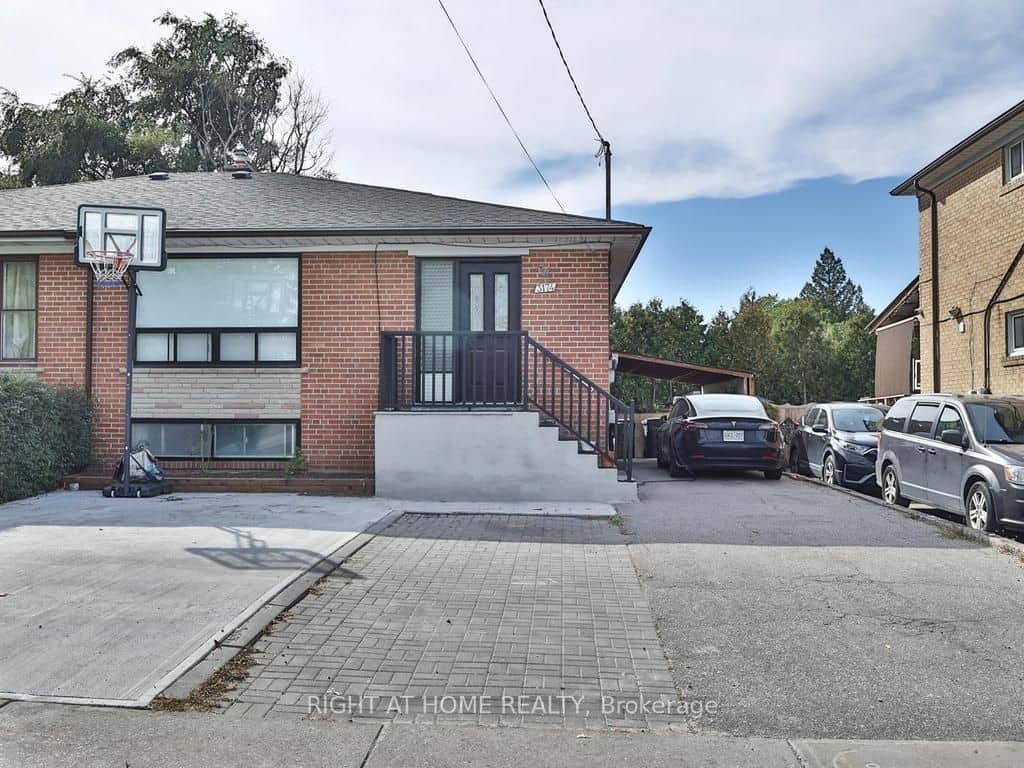 3174 Weston Road, Toronto, ON M9M 2T6