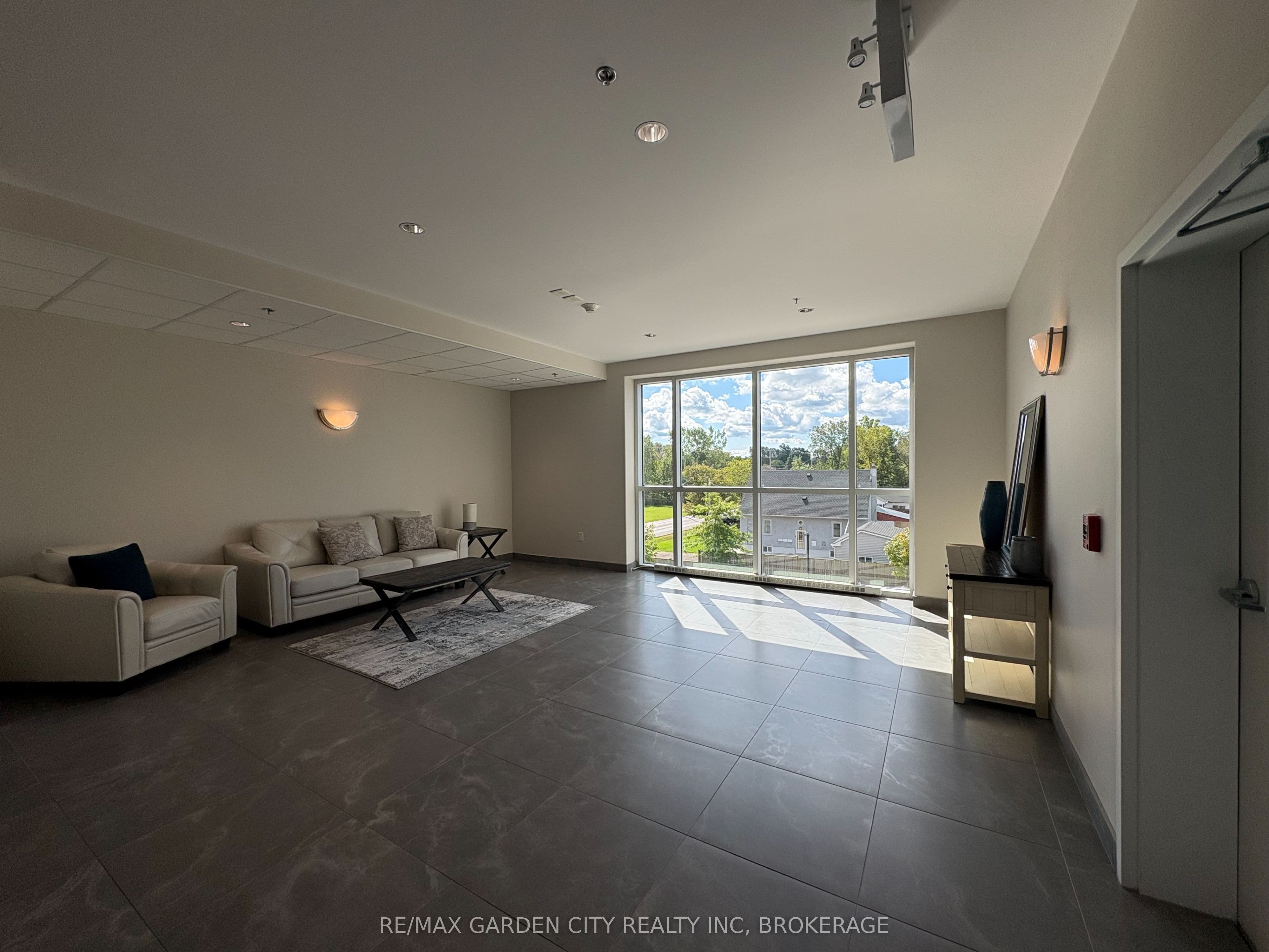 529 South Pelham Road 304, Welland, ON L3C 0H7