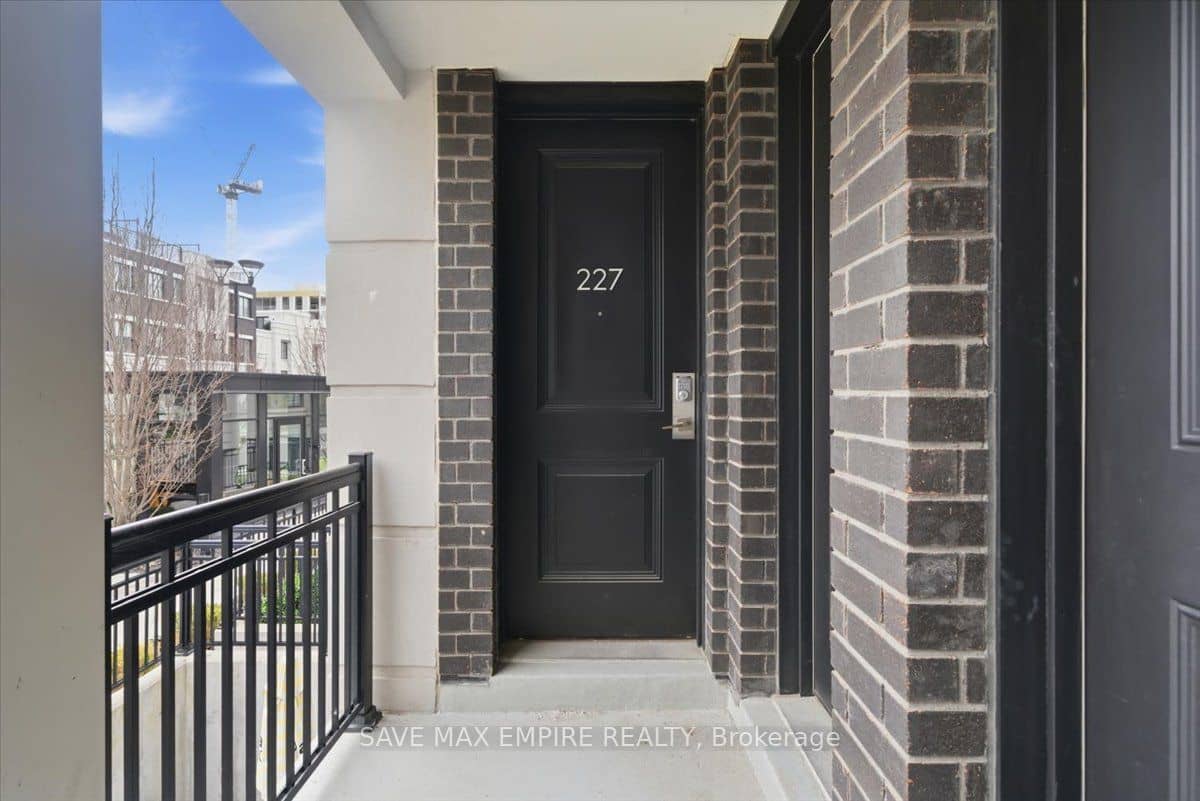 652 Cricklewood Drive 227, Mississauga, ON L5G 0B7