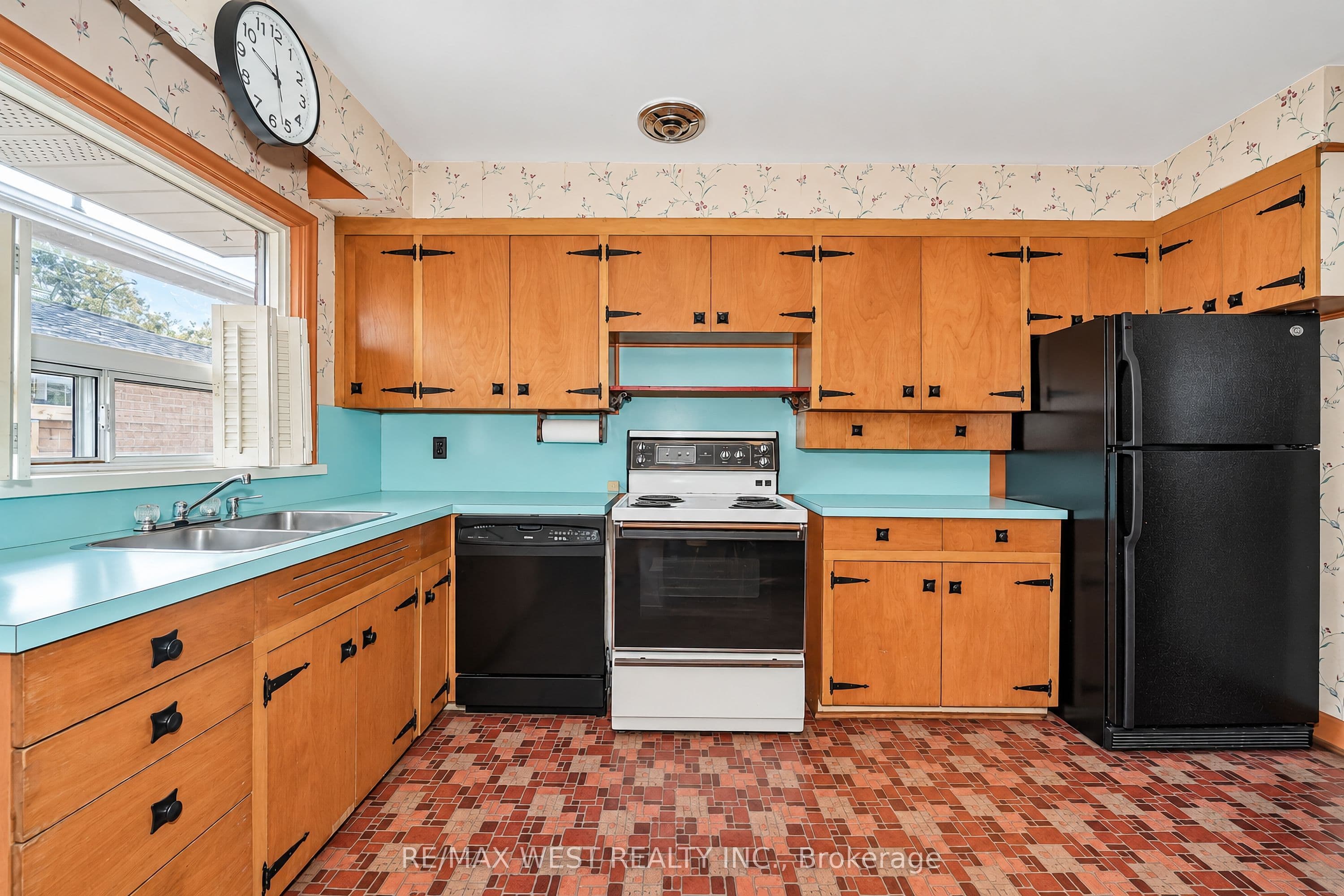 215 Acton Avenue, Toronto, ON M3H 4H8