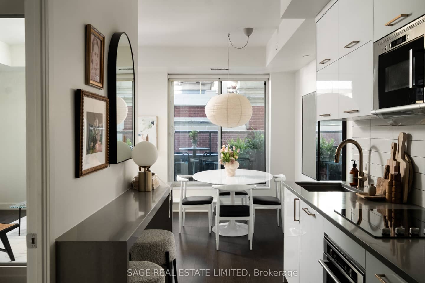 106 Dovercourt Road 204, Toronto, ON M6J 0G4