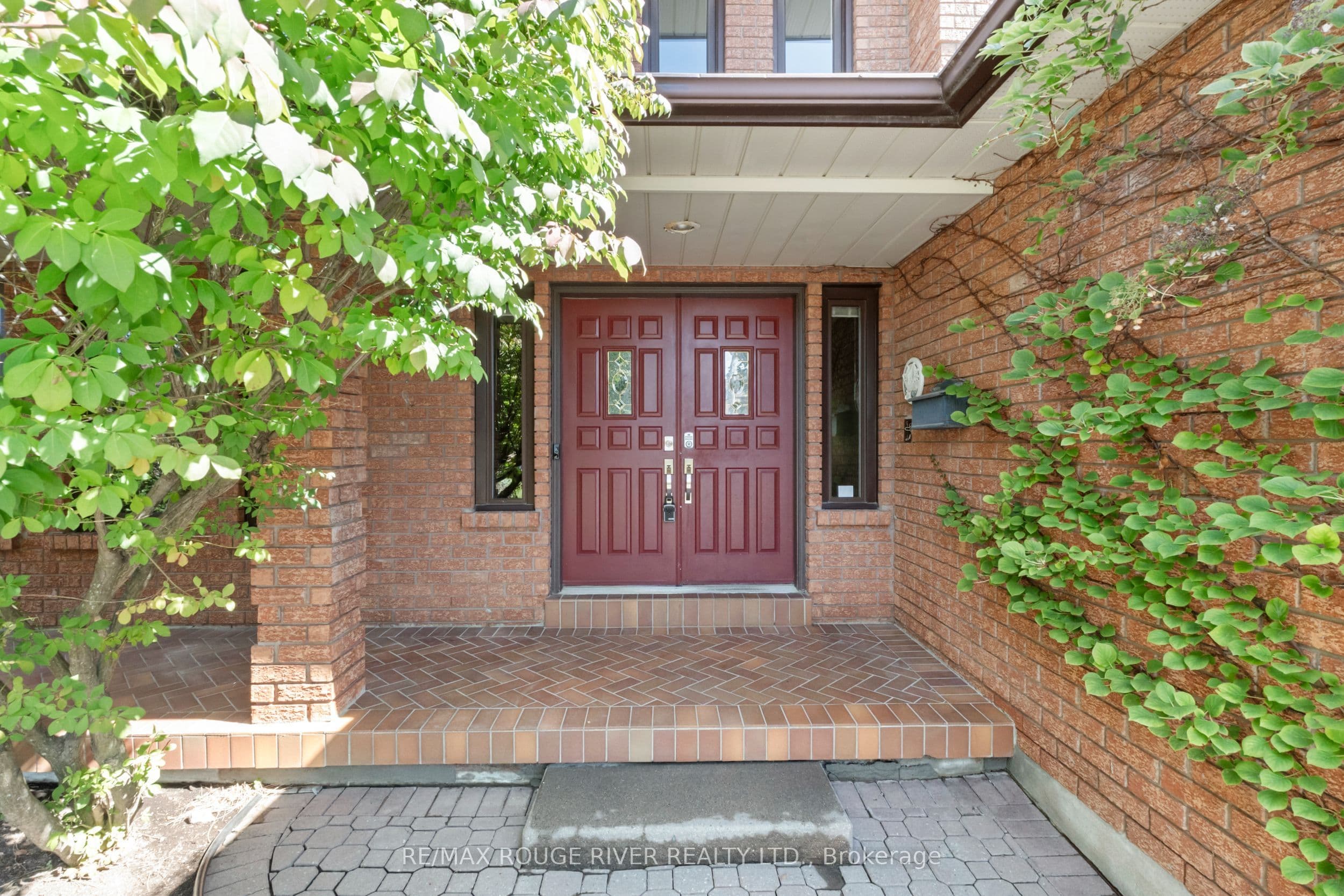 35 Kingswood Drive, Clarington, ON L1E 1G4