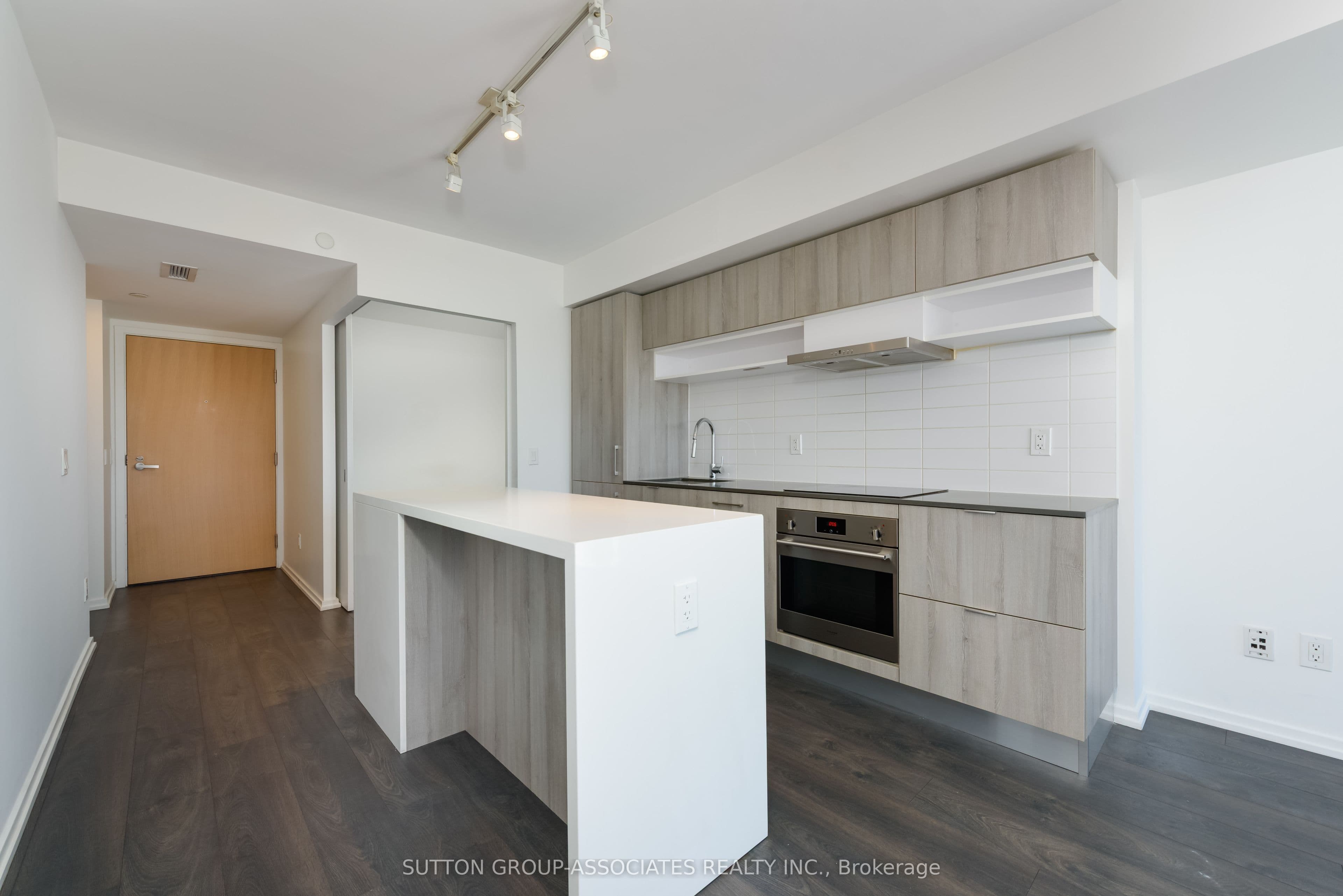 8 Hillsdale Avenue 832, Toronto, ON M4S 0B2