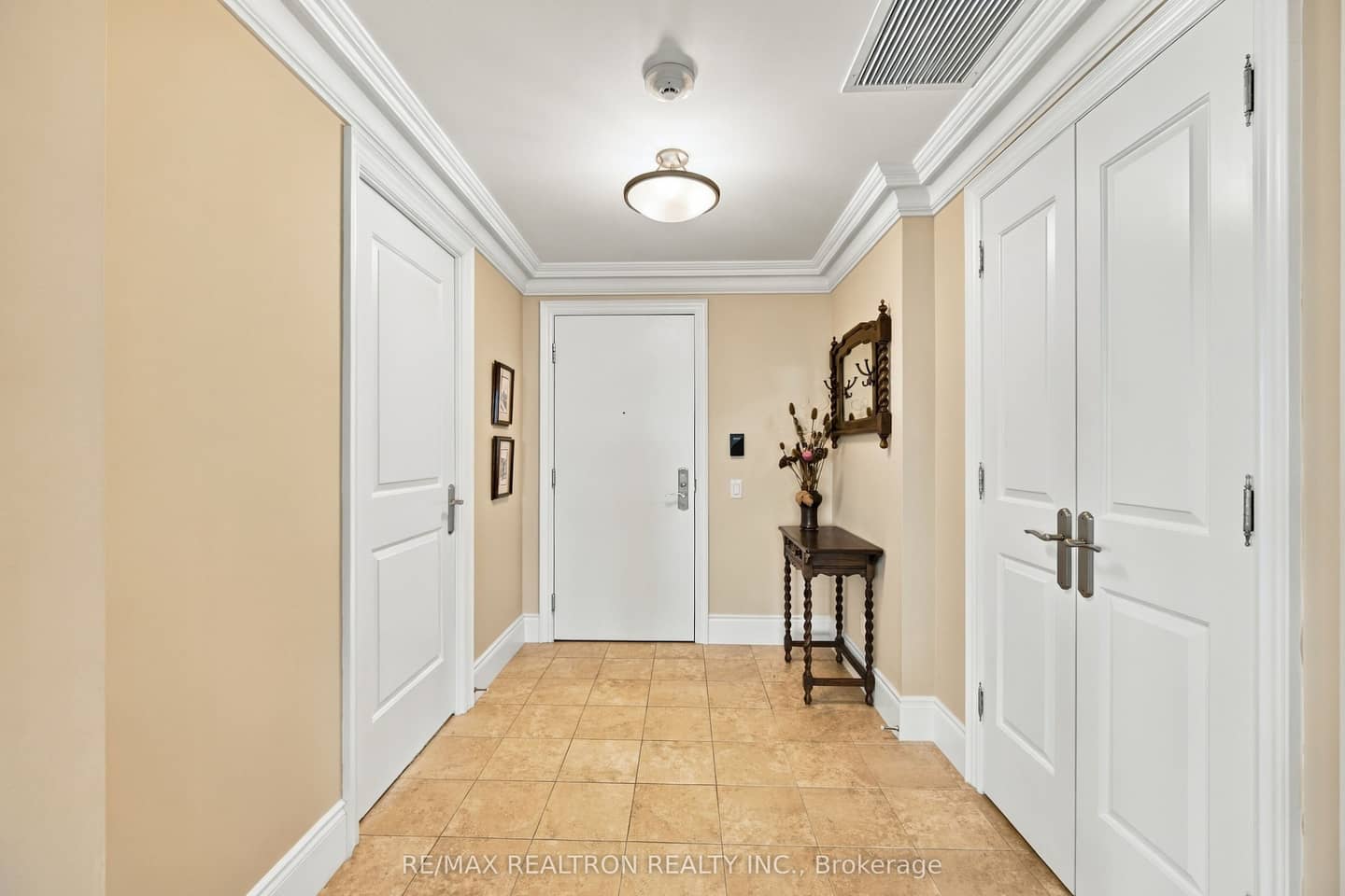 10101 Yonge Street 702, Richmond Hill, ON L4C 0V6
