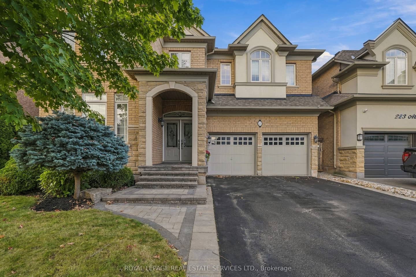 227 Alison Crescent, Oakville, ON L6L 0C7