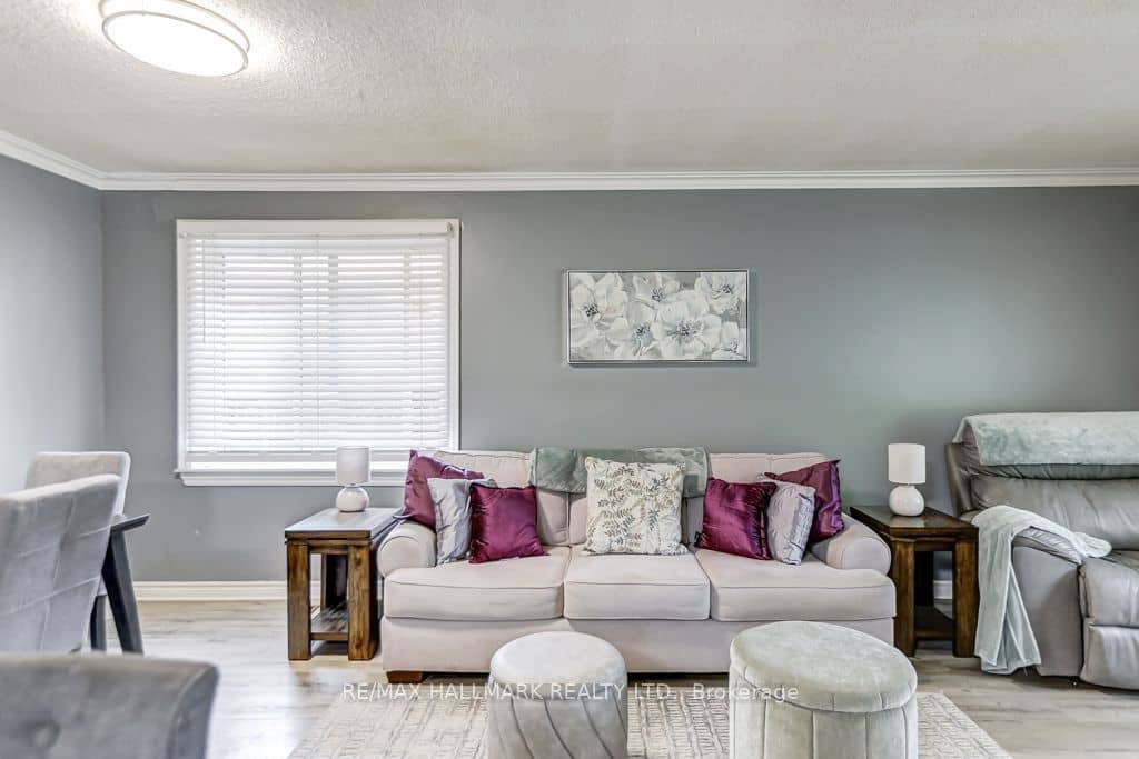39 Calumet Crescent, Toronto, ON M1H 1W4