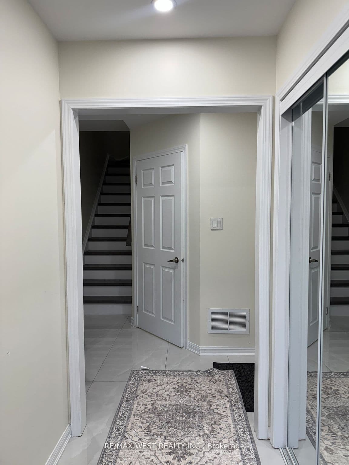 925 Burrows Gate, Milton, ON L9Y 0K7