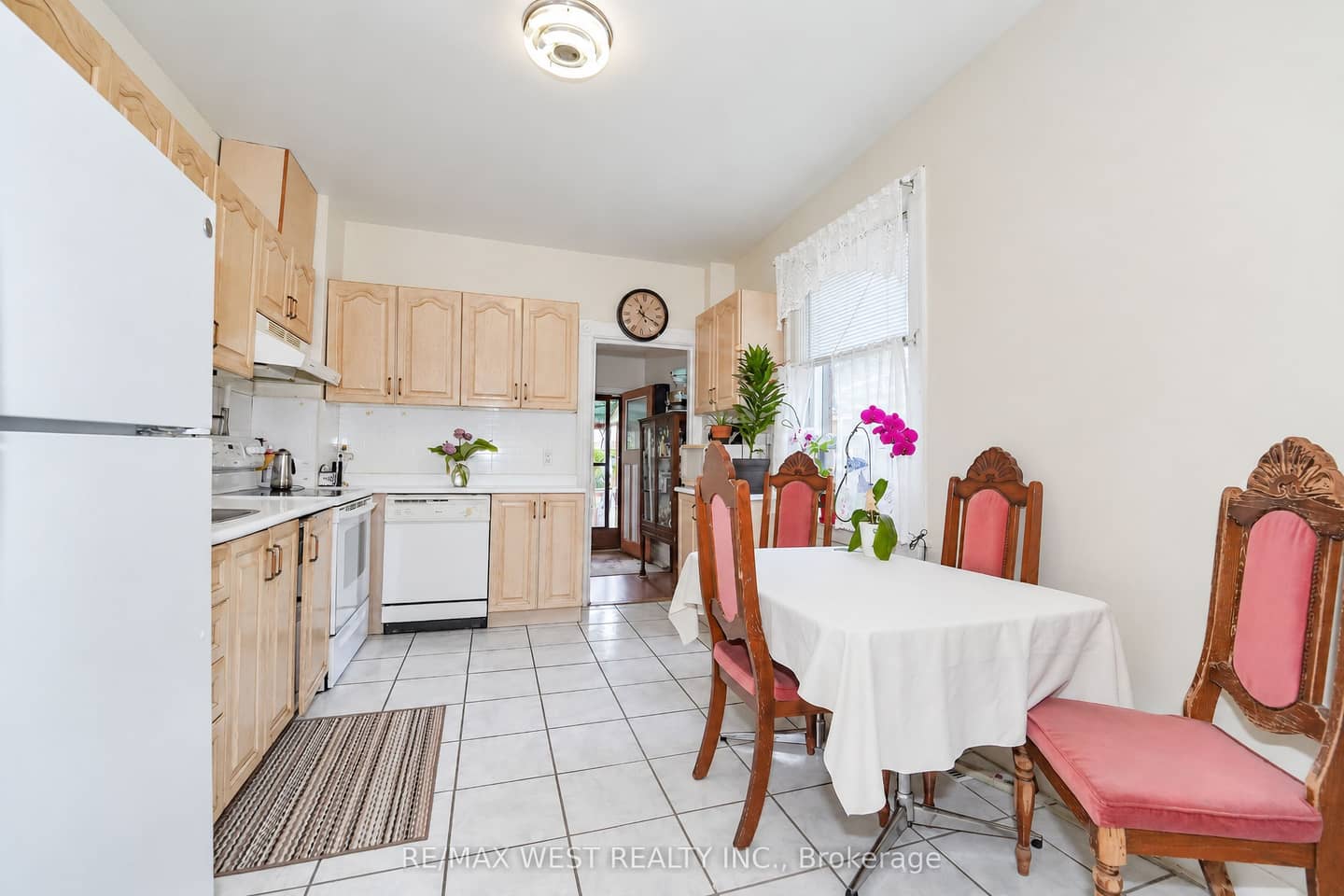9 Northumberland Street, Toronto, ON M6H 1P8