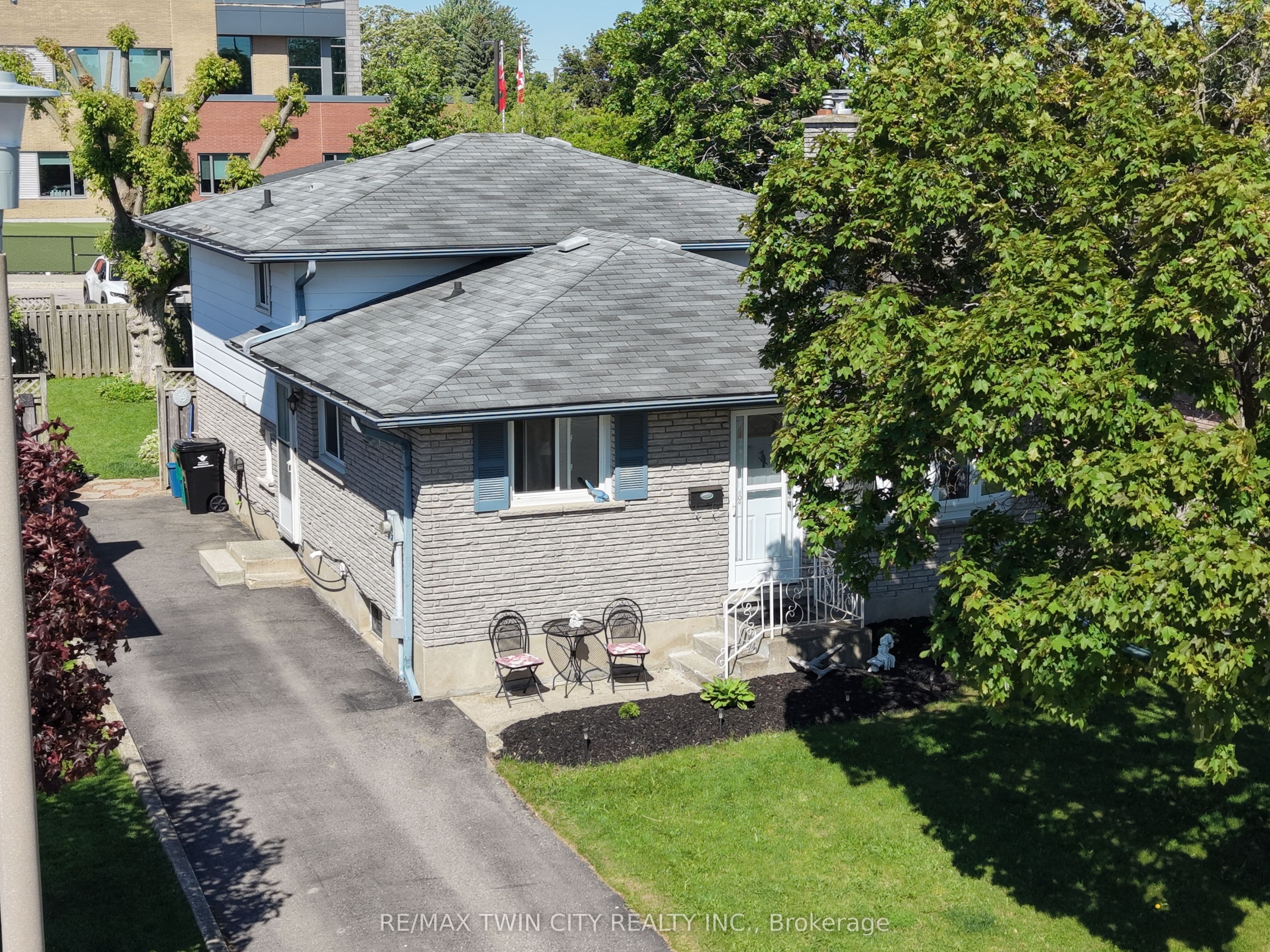 59 Bakersfield Drive, Cambridge, ON N1R 6X8