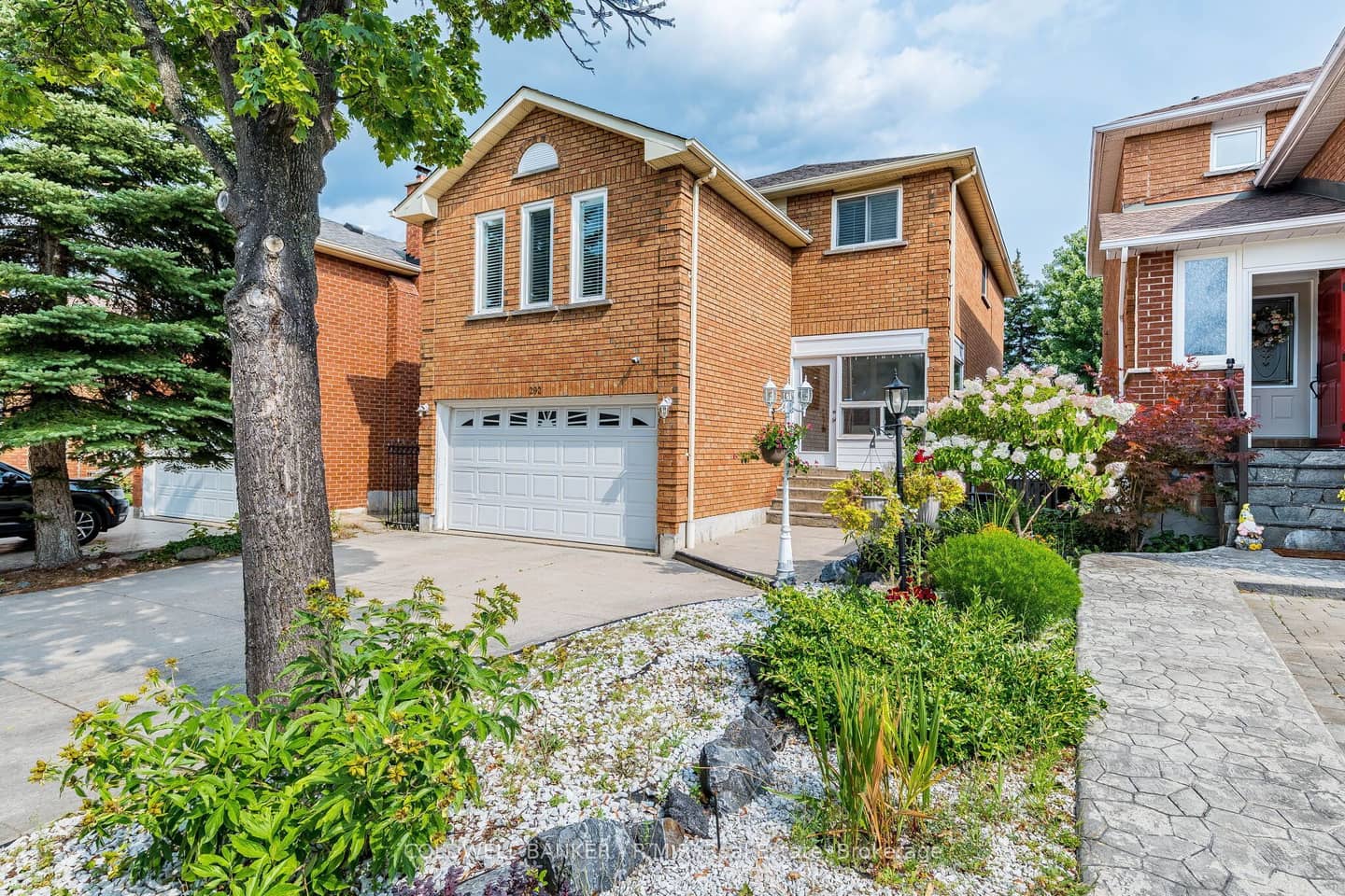 292 Ukraine Road, Mississauga, ON L5B 3W6