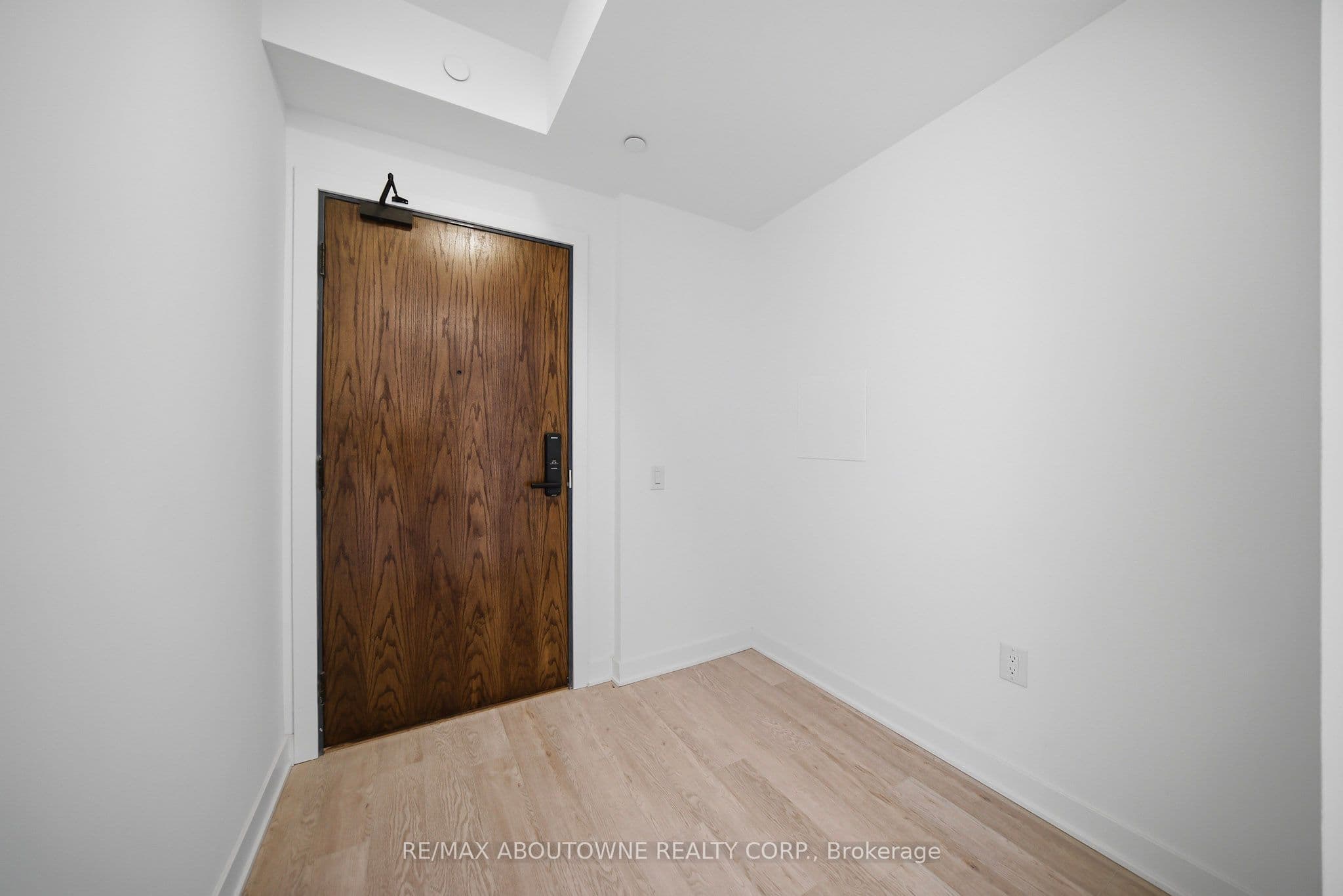 2782 Barton Street 516, Hamilton, ON L8E 0L3