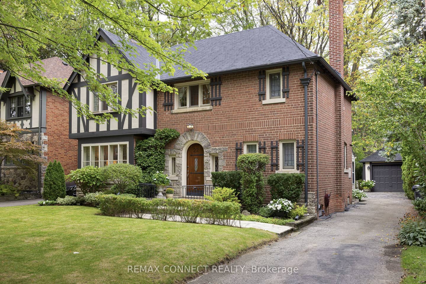 22 Belvedere Boulevard, Toronto, ON M8X 1K1
