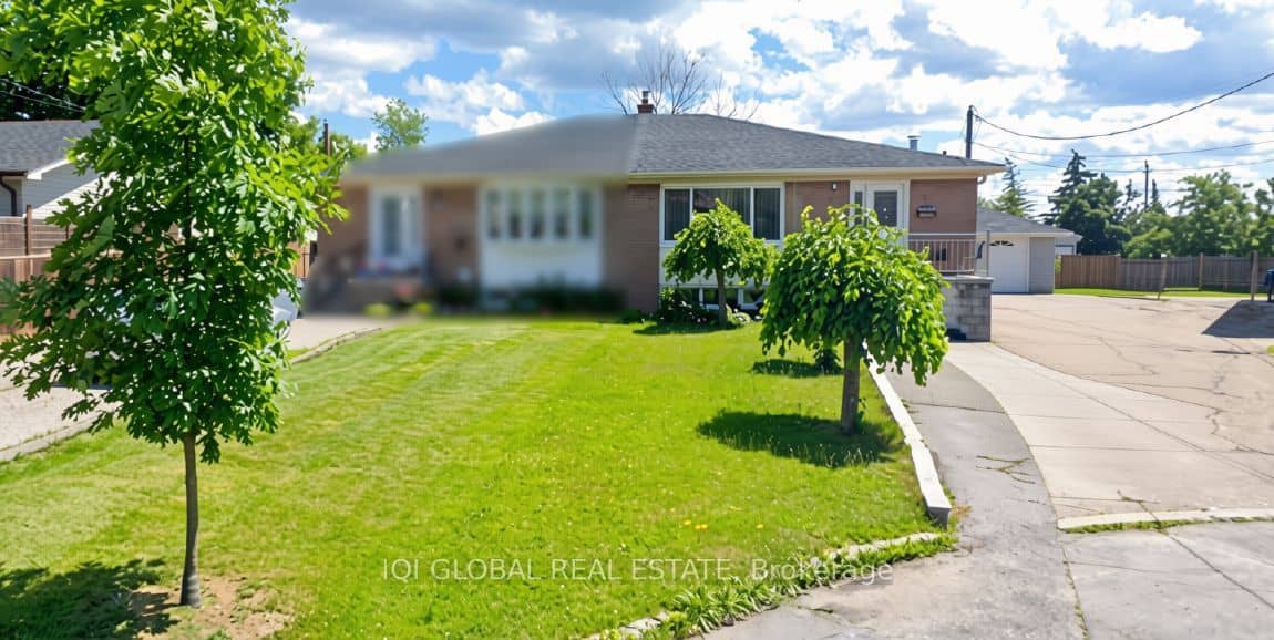11 Stone Court, Toronto, ON M9M 1N1