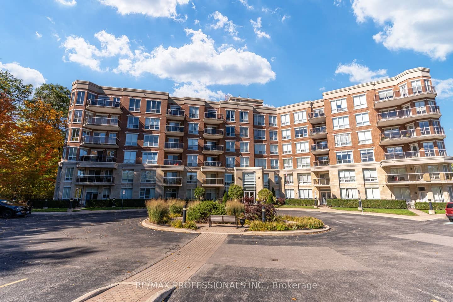 483 Faith Drive 402, Mississauga, ON L5R 0A1