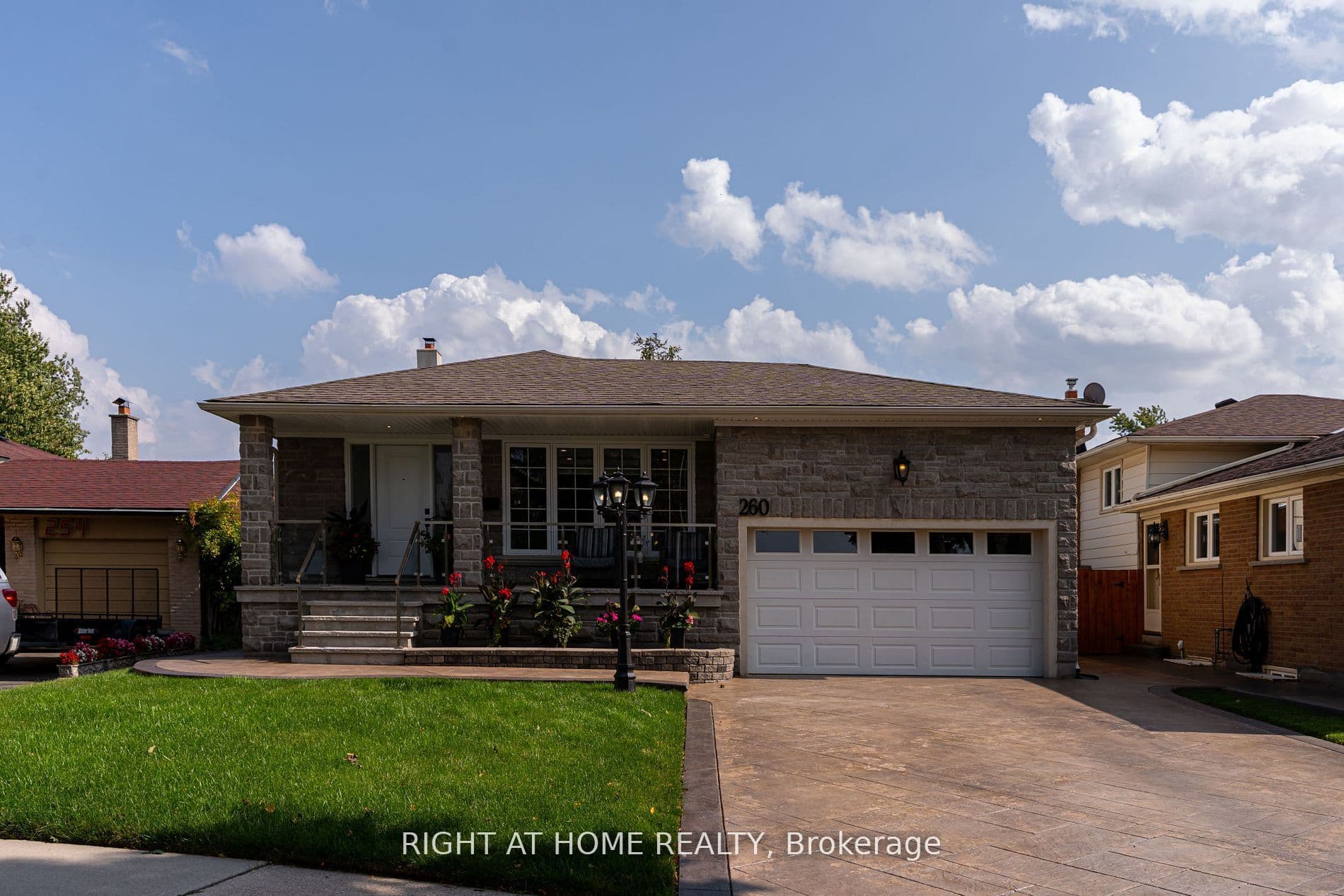 260 Louis Drive, Mississauga, ON L5B 1Y9