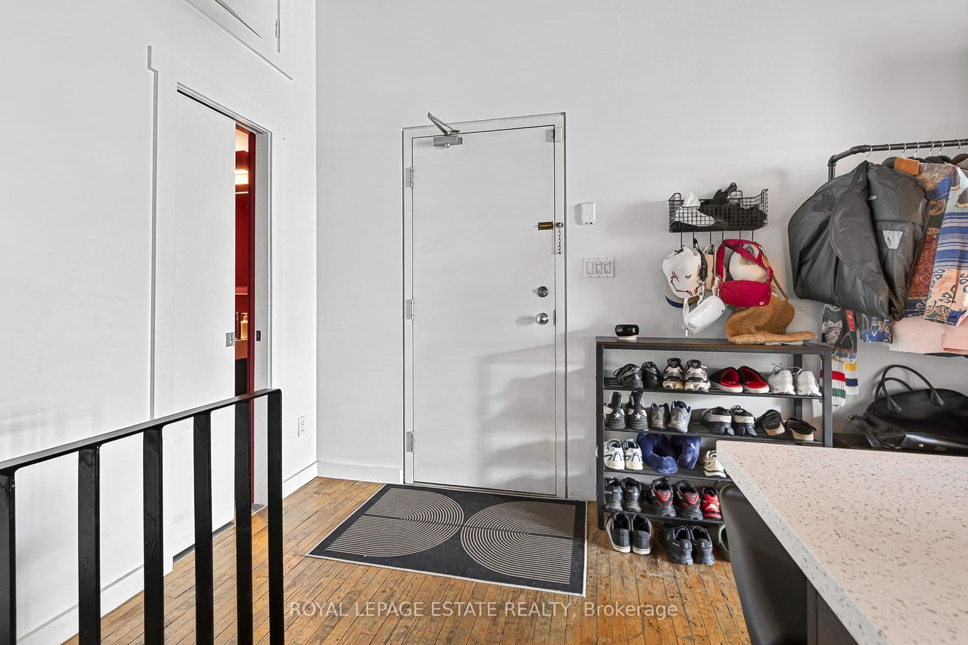 426 Queen Street E 101, Toronto, ON M5A 1T4