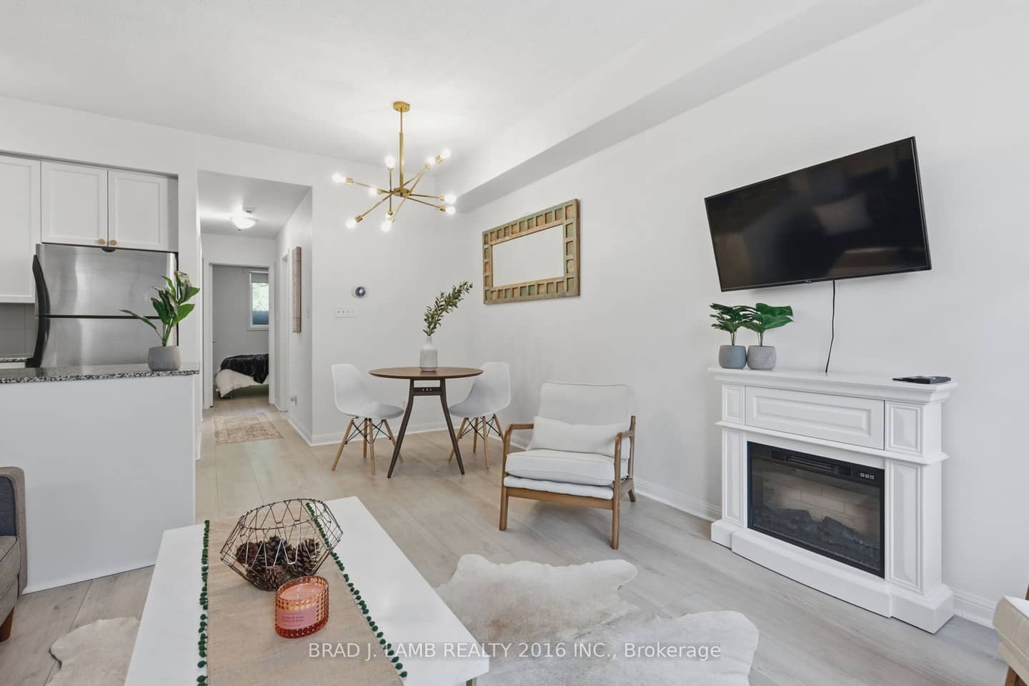 80 Carr Street 29, Toronto, ON M5T 1B7