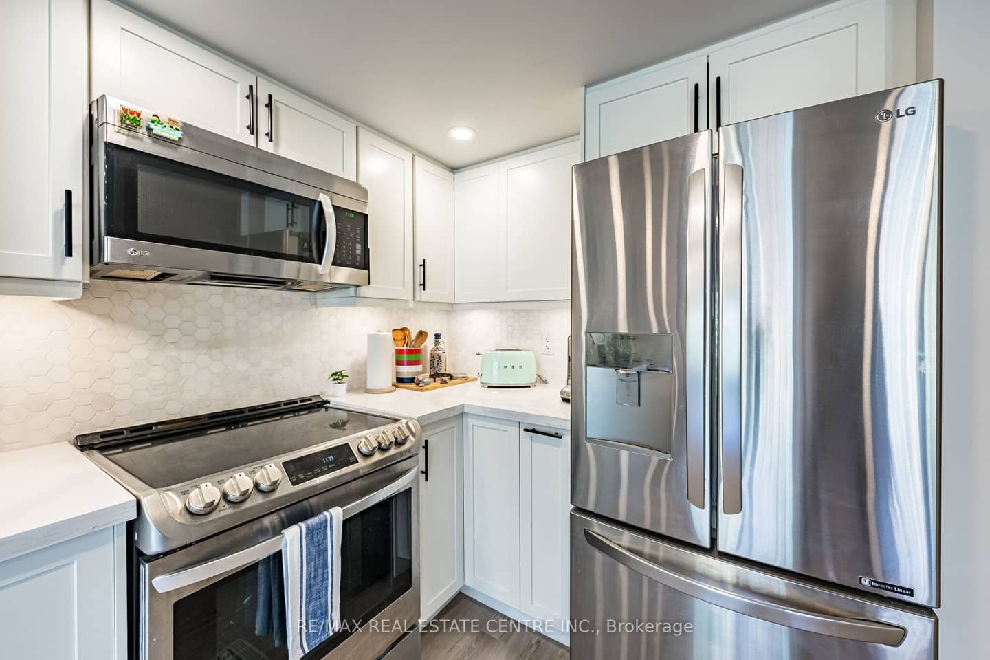 16 Laidlaw Street 920, Toronto, ON M6K 1X2