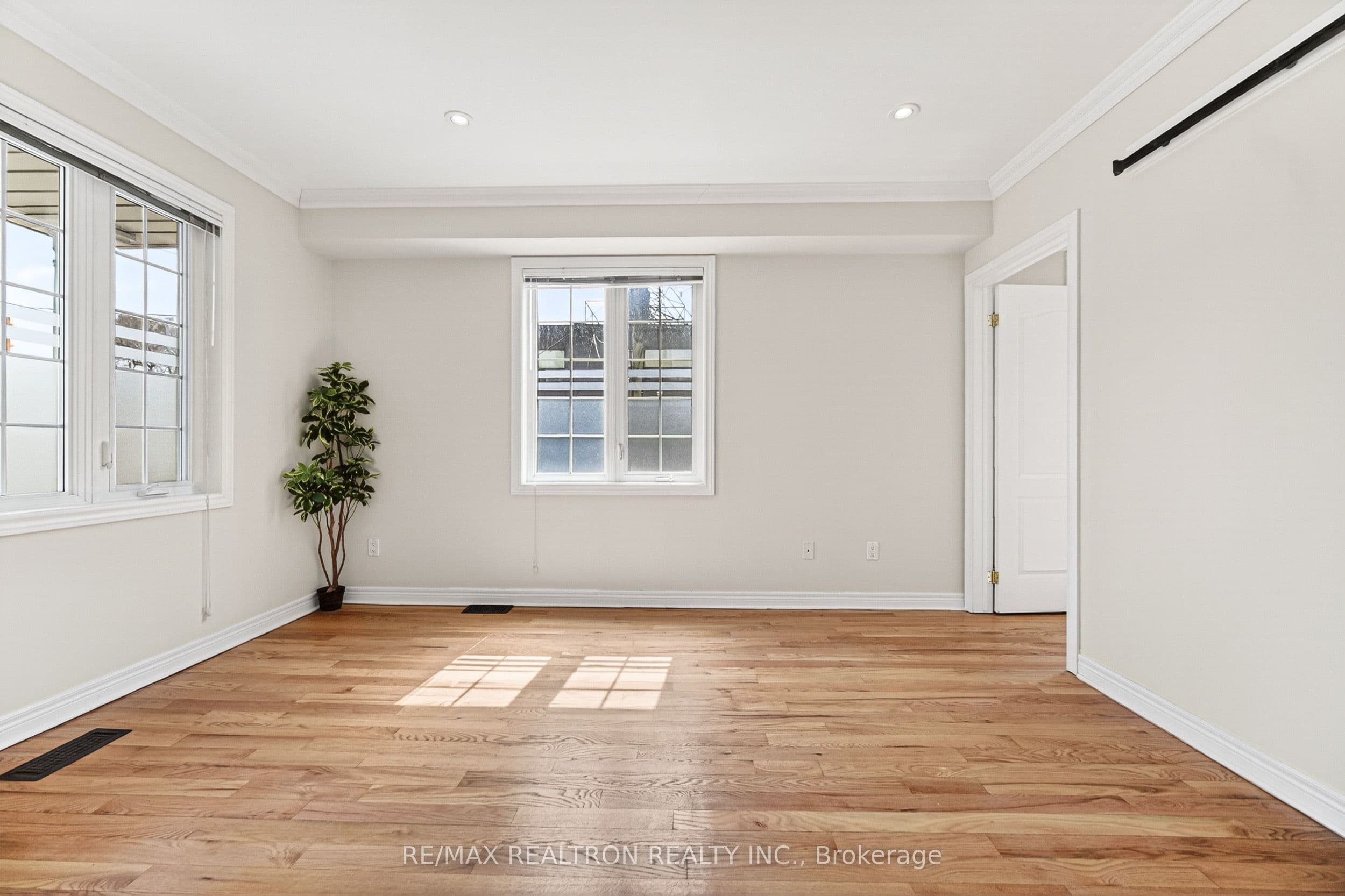 454 Donlands Avenue, Toronto, ON M4J 3S5