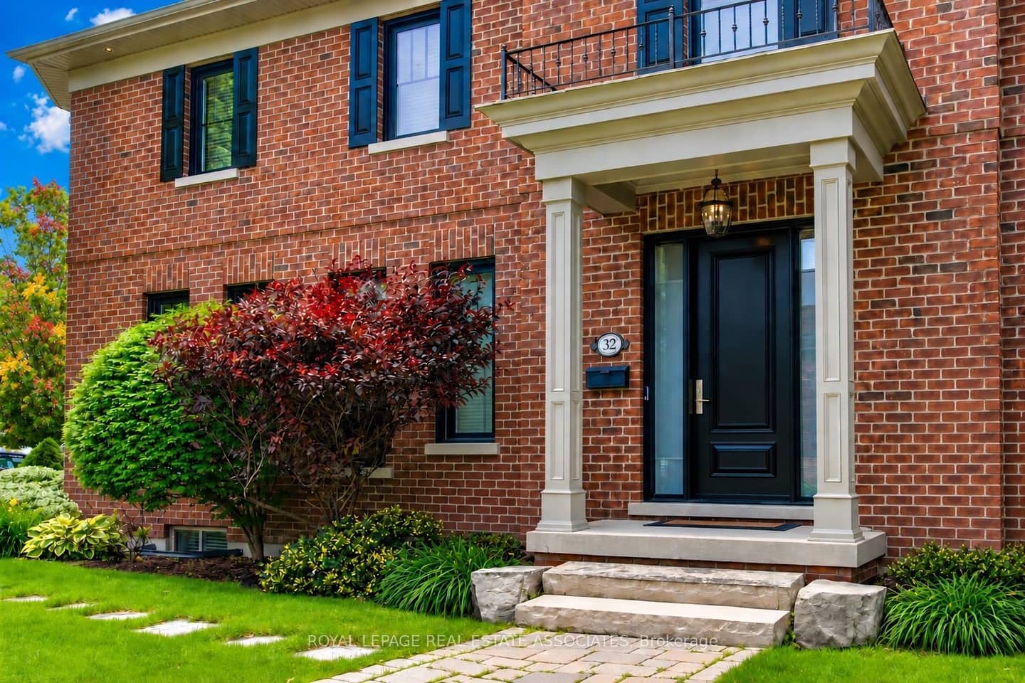 32 Jopling Avenue N, Toronto, ON M9B 4E7