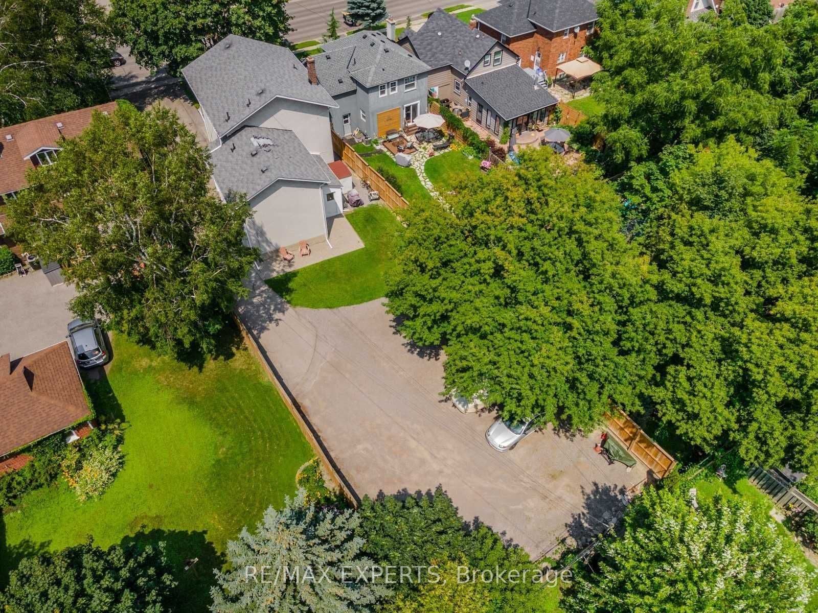 393 King Street E, Oshawa, ON L1H 1E3
