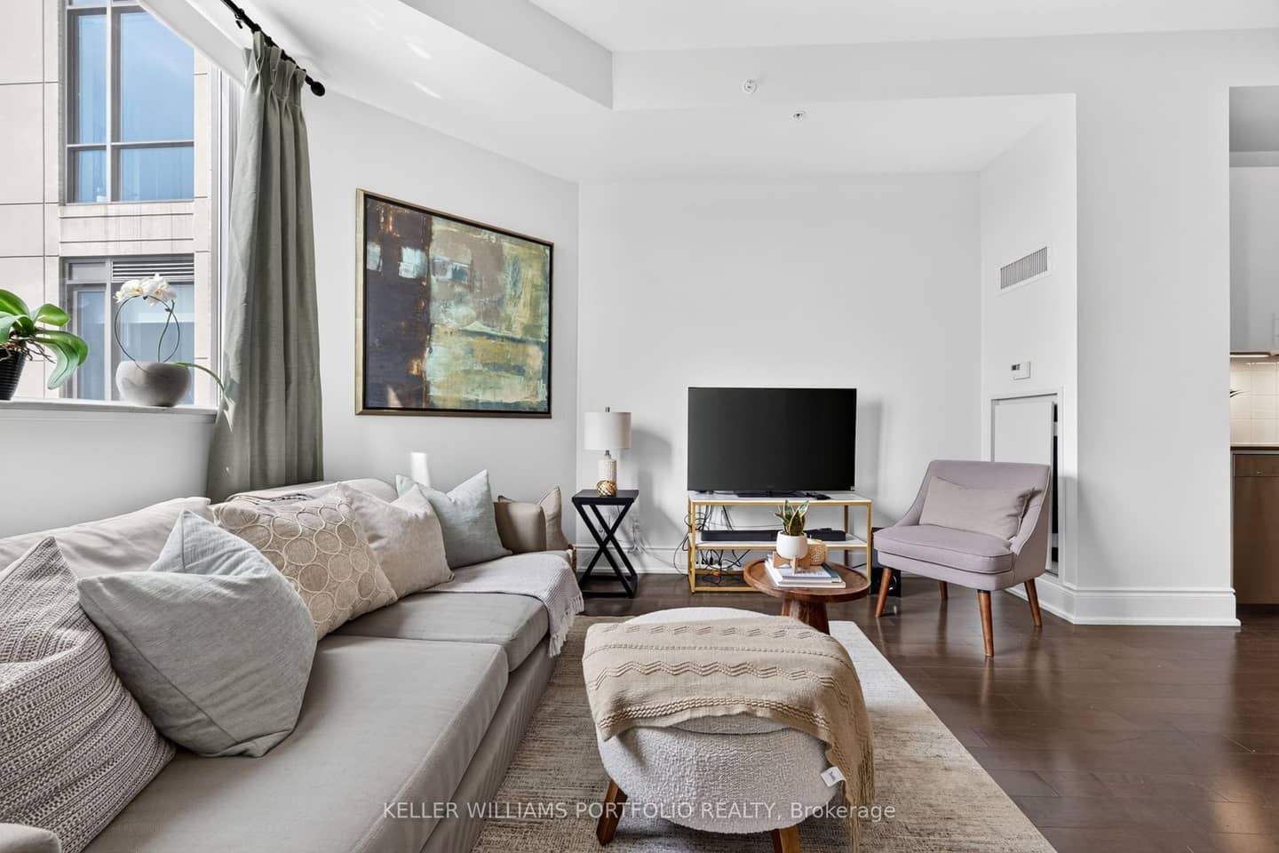 23 Glebe Road W 802, Toronto, ON M5P 0A1