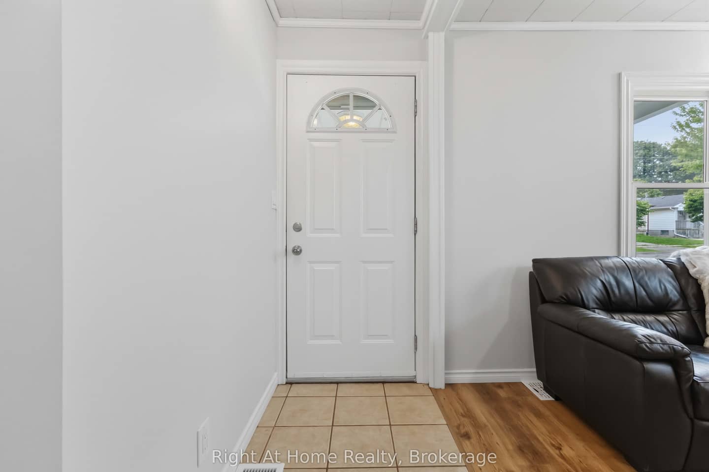 127 Montrave Avenue, Oshawa, ON L1J 4R6