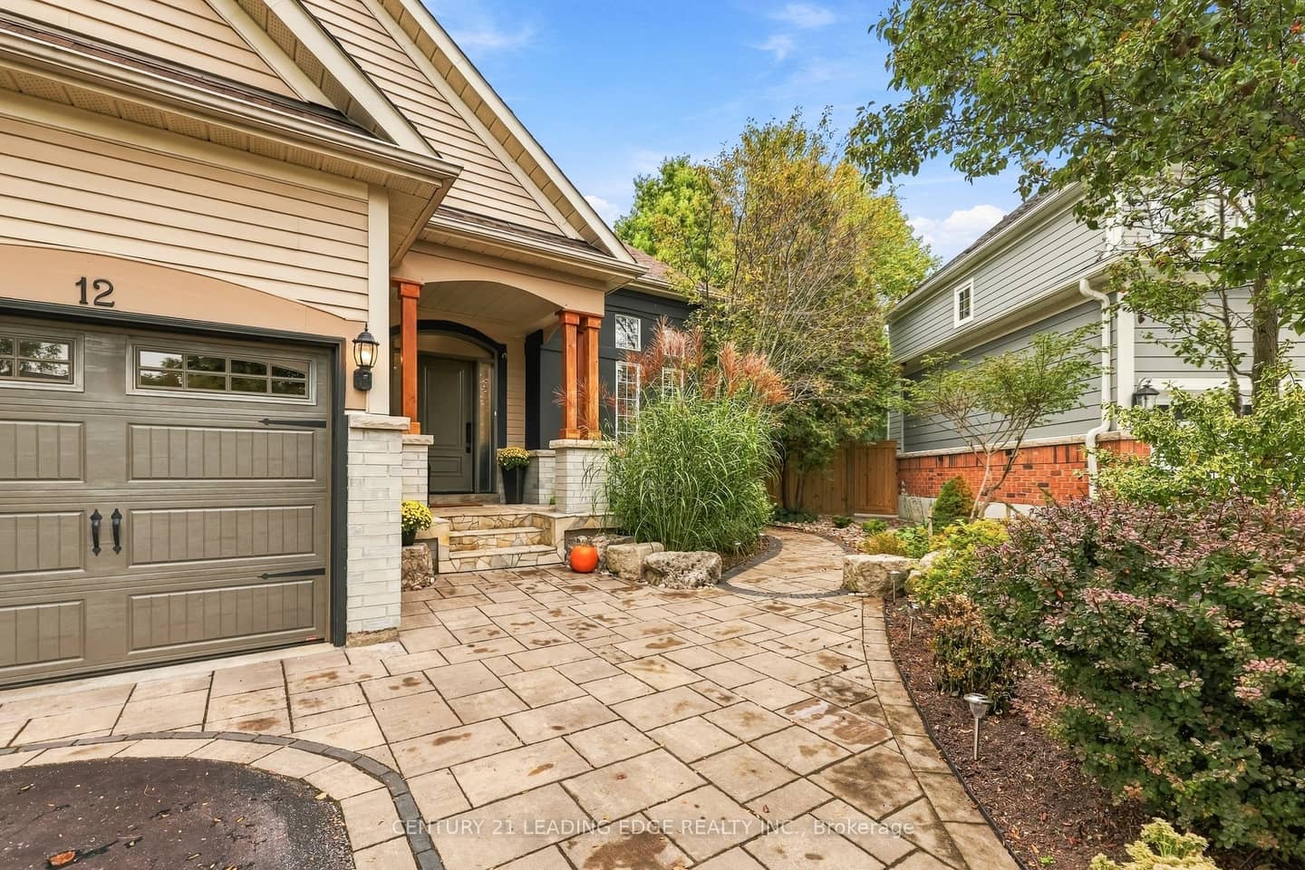12 Coastview Court, Whitby, ON L1N 9N6