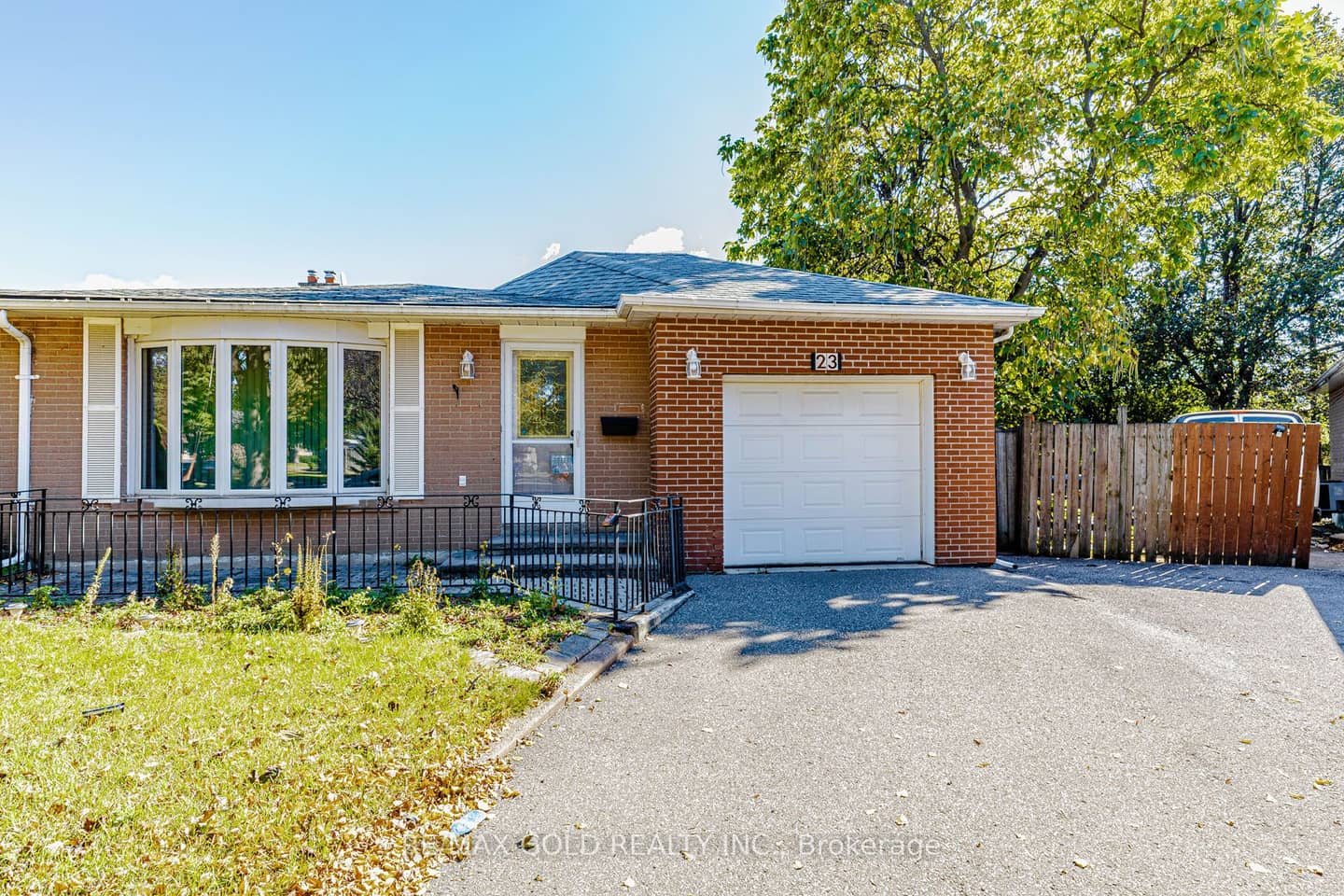 23 Brookdale Crescent, Brampton, ON L6T 1M8