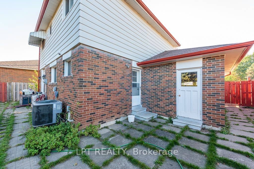 111 Dearbourne Boulevard, Brampton, ON L6T 1J8
