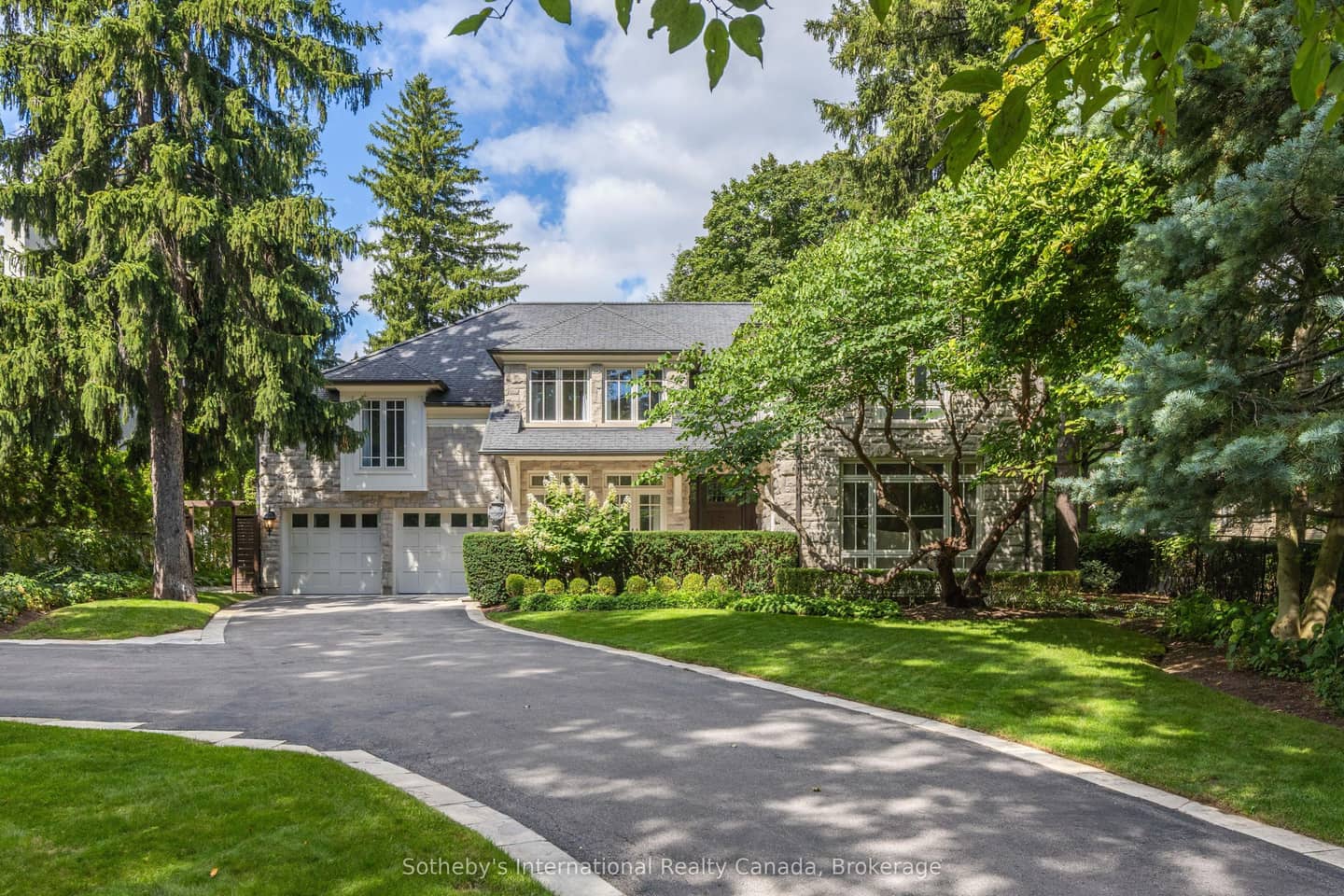 1073 Lakeshore Road E, Oakville, ON L6J 1K9