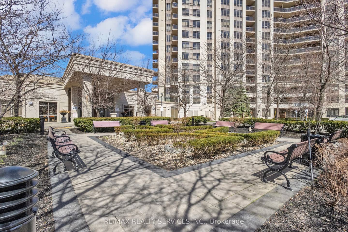 700 Humberwood Boulevard 1027, Toronto, ON M9W 7J4