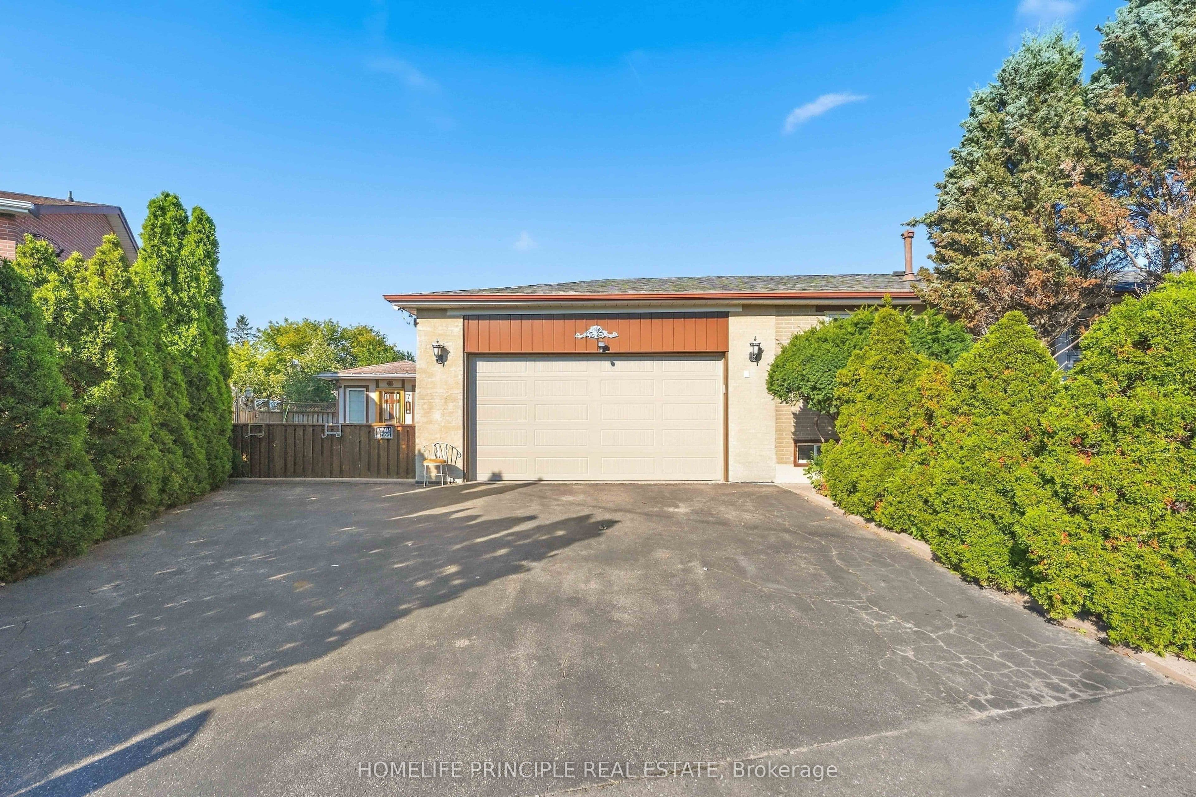 7 Checkers Court, Toronto, ON M3N 1P9