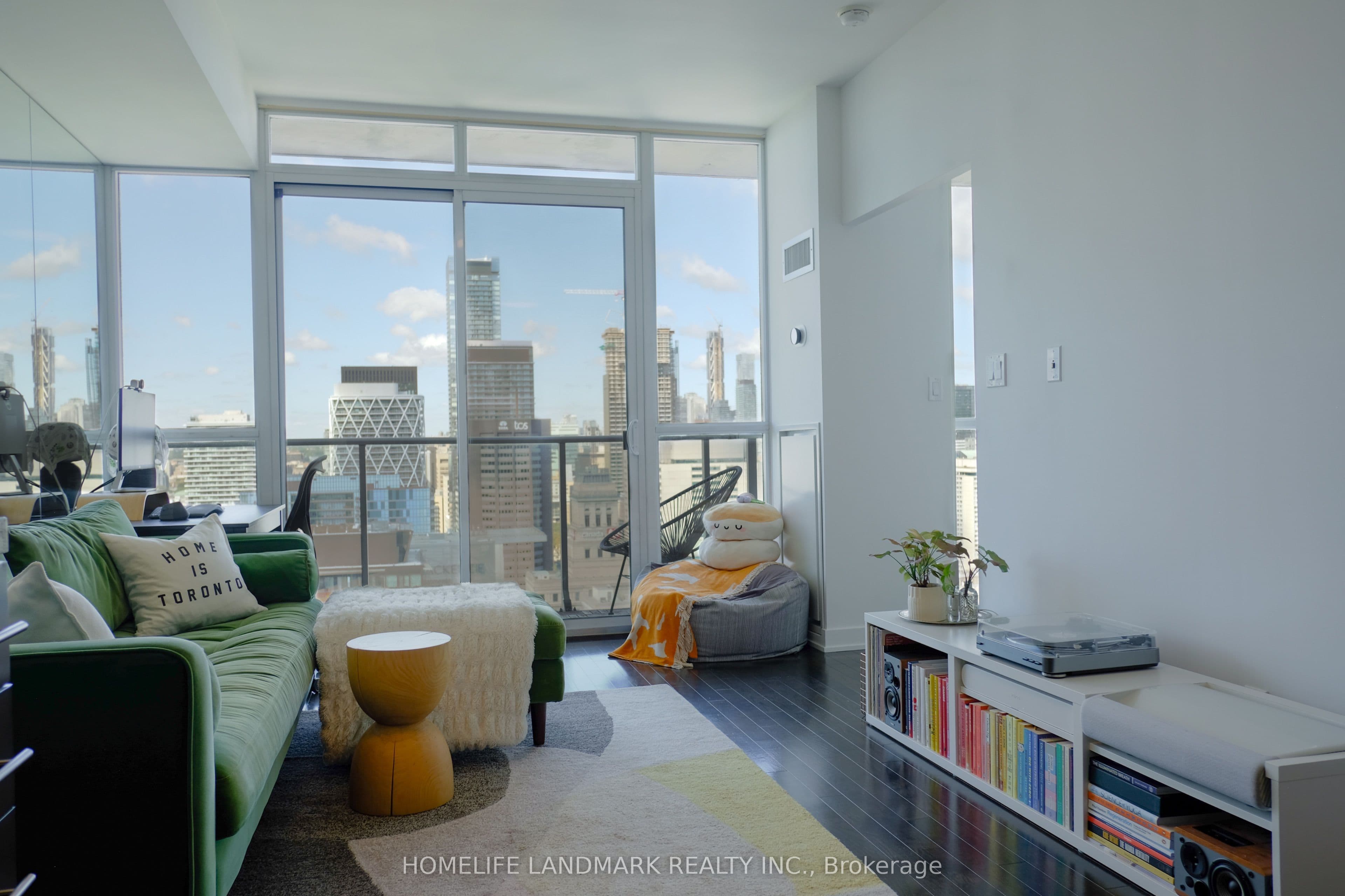 126 Simcoe Street 3306, Toronto, ON M5H 4E6