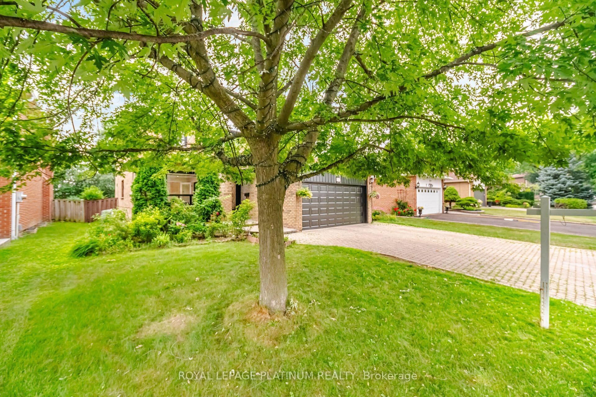 2542 Pollard Drive, Mississauga, ON L5C 3H1