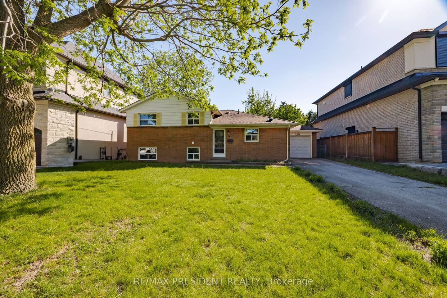 2420 Edenhurst Drive, Mississauga, ON L5A 2K9
