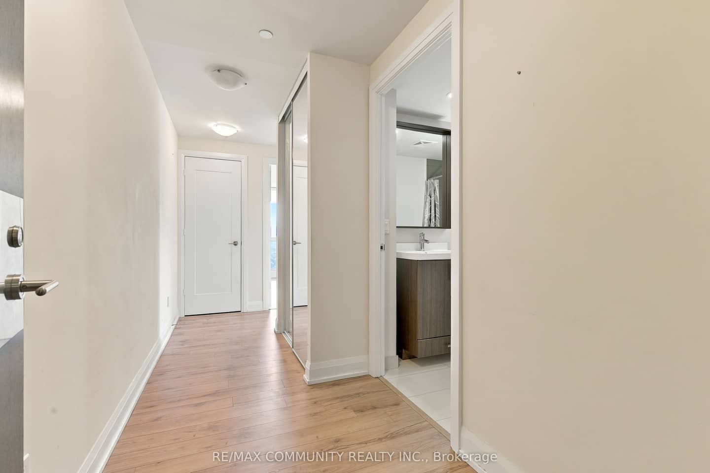 18 Graydon Hall Drive 2111, Toronto, ON M3A 0A4