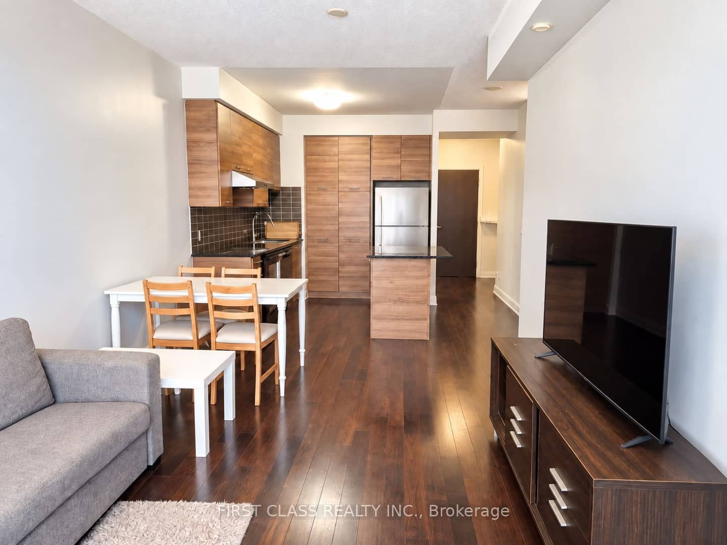 135 Village Green Square 2216, Toronto, ON M1S 0G4