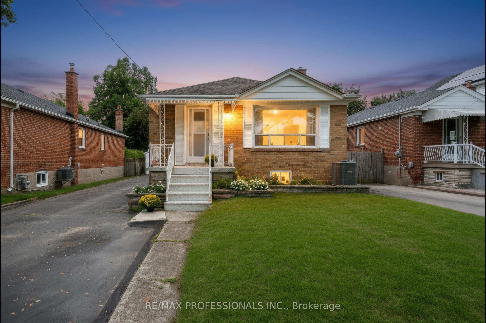 26 Nordin Avenue, Toronto, ON M8Z 2B3