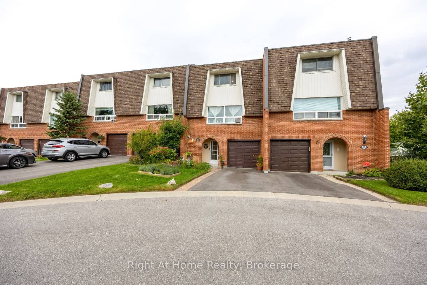 10 Newing Court, Ajax, ON L1S 2T6