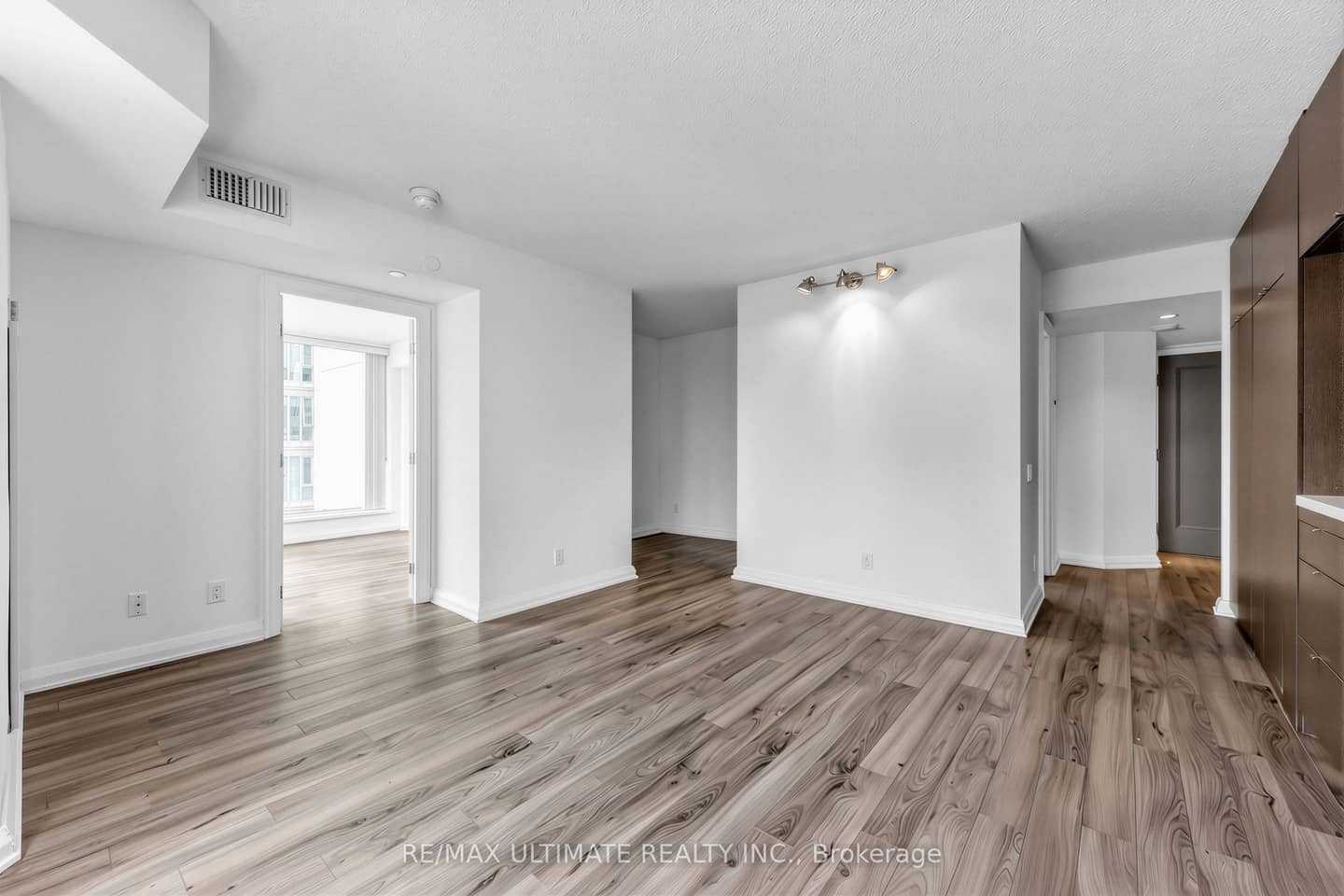 155 Yorkville Avenue 1607, Toronto, ON M5R 0B4
