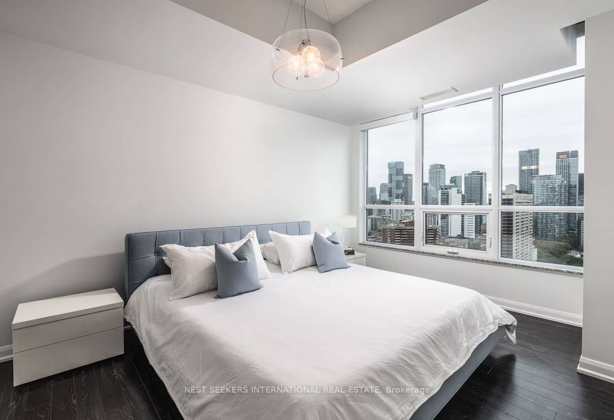 500 Sherbourne Street 2210, Toronto, ON M4X 1L1