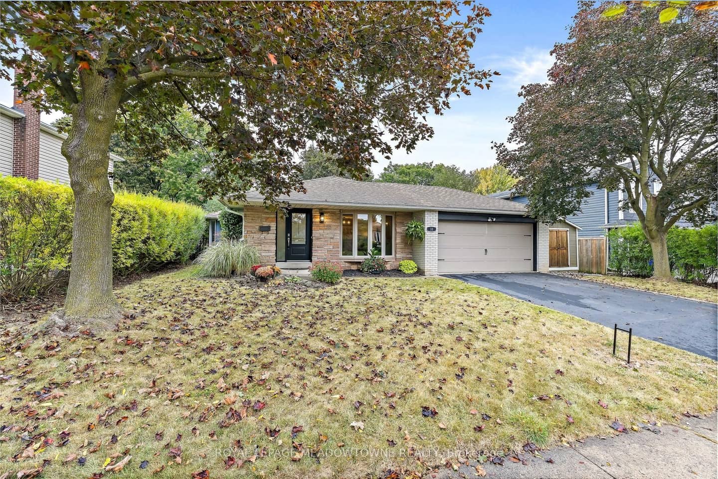 33 Fagan Drive, Halton Hills, ON L7G 4P4