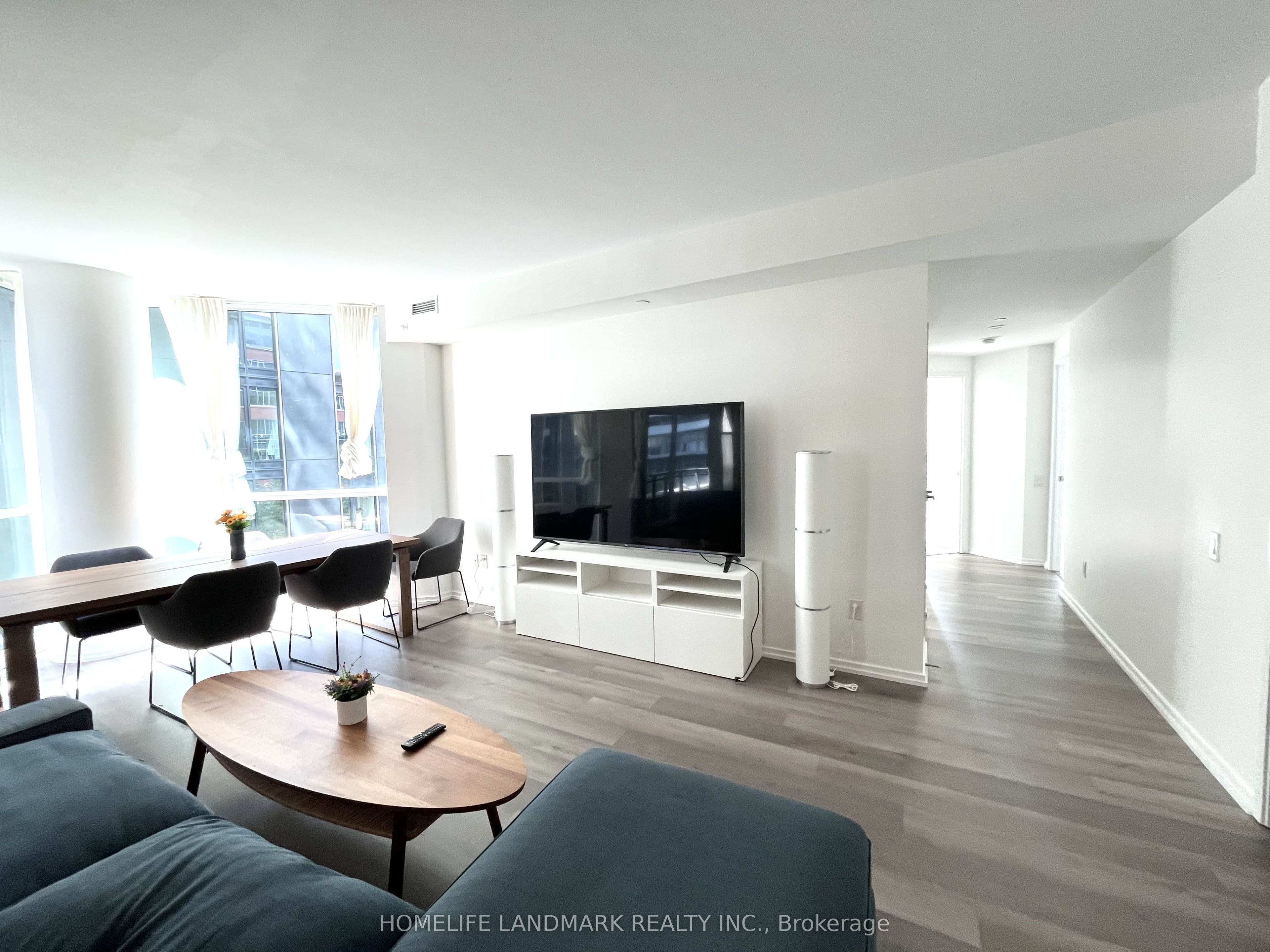 45 Charles Street E 311, Toronto, ON M4Y 1S2